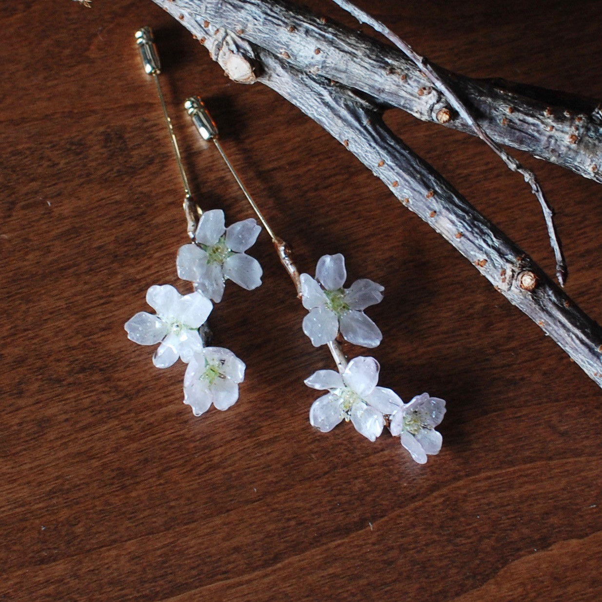 啓翁桜の枝先✴︎ブローチ・ハットピン