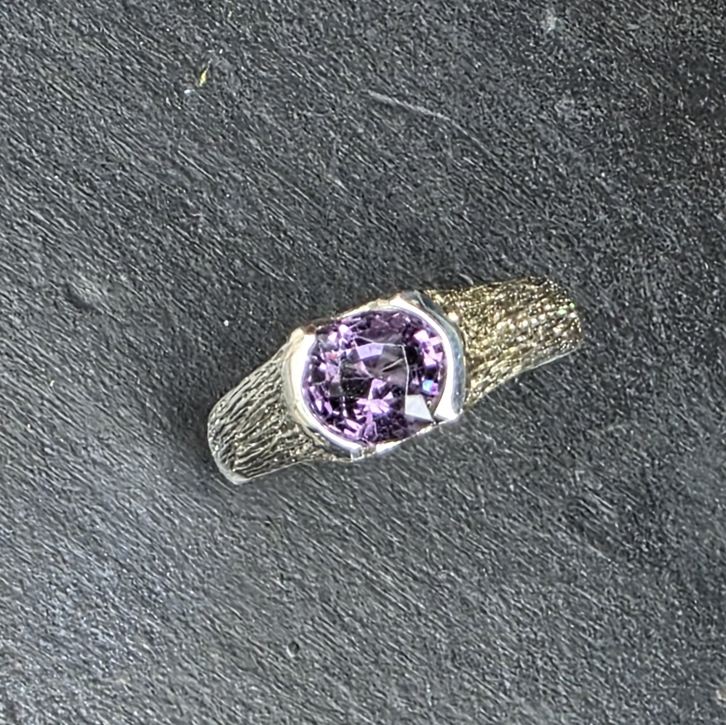 パープル　スピネル　オーバル1.58ct　テクスチャ樹 印台　シルバーSV925リング