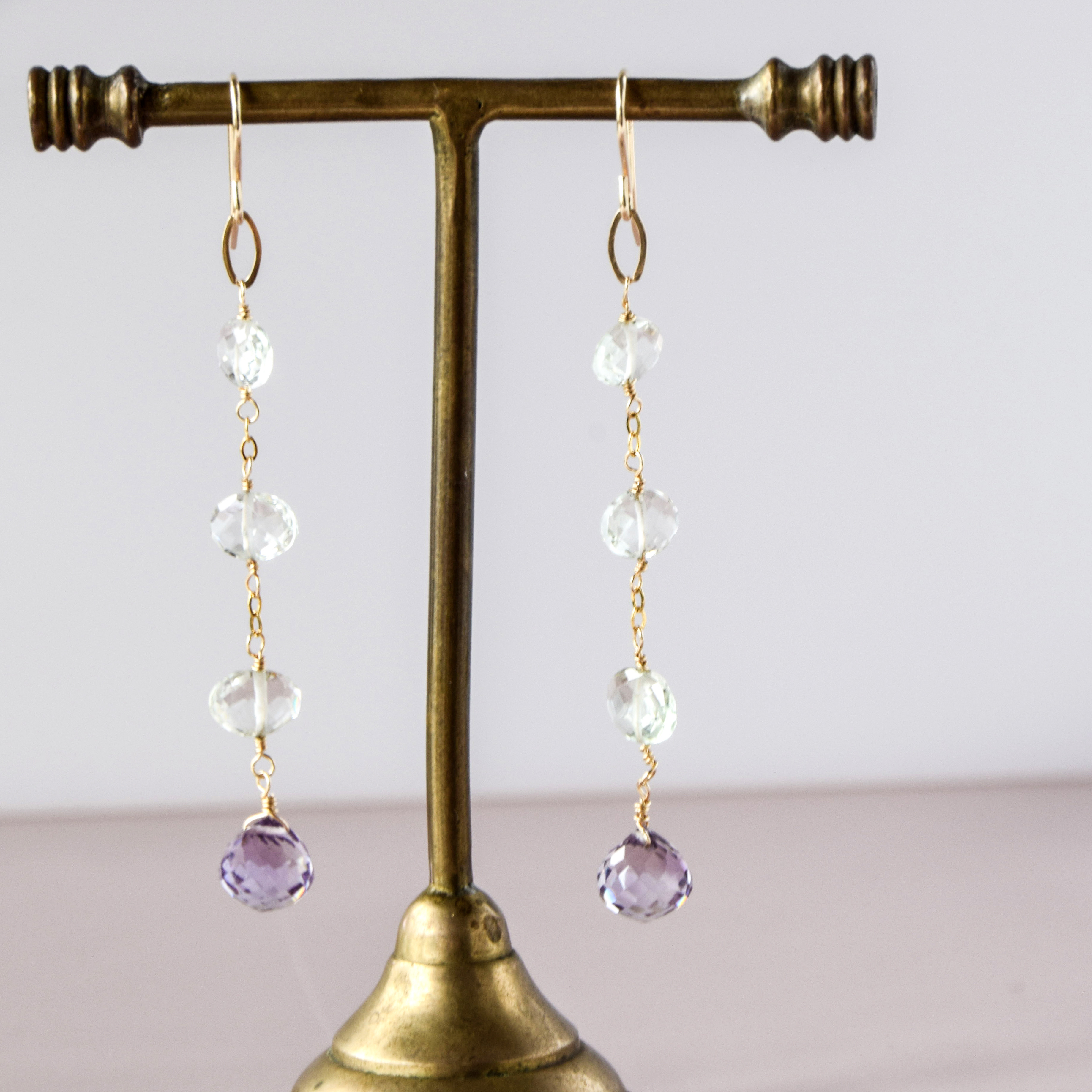 玻璃（はり）の雫 ― Prasiolite & Pink Amethyst　ステーション　ピアス　14kgf｜詳細画像