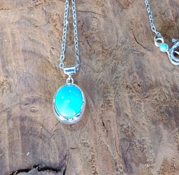 イラン産天然トルコ石のペンダント