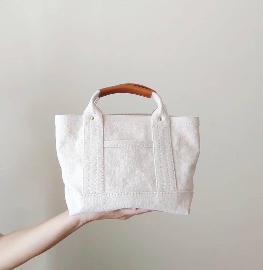 【送料無料】【ご購入後２日以内に発送可能】手のりトート（生成り）※取手レザー