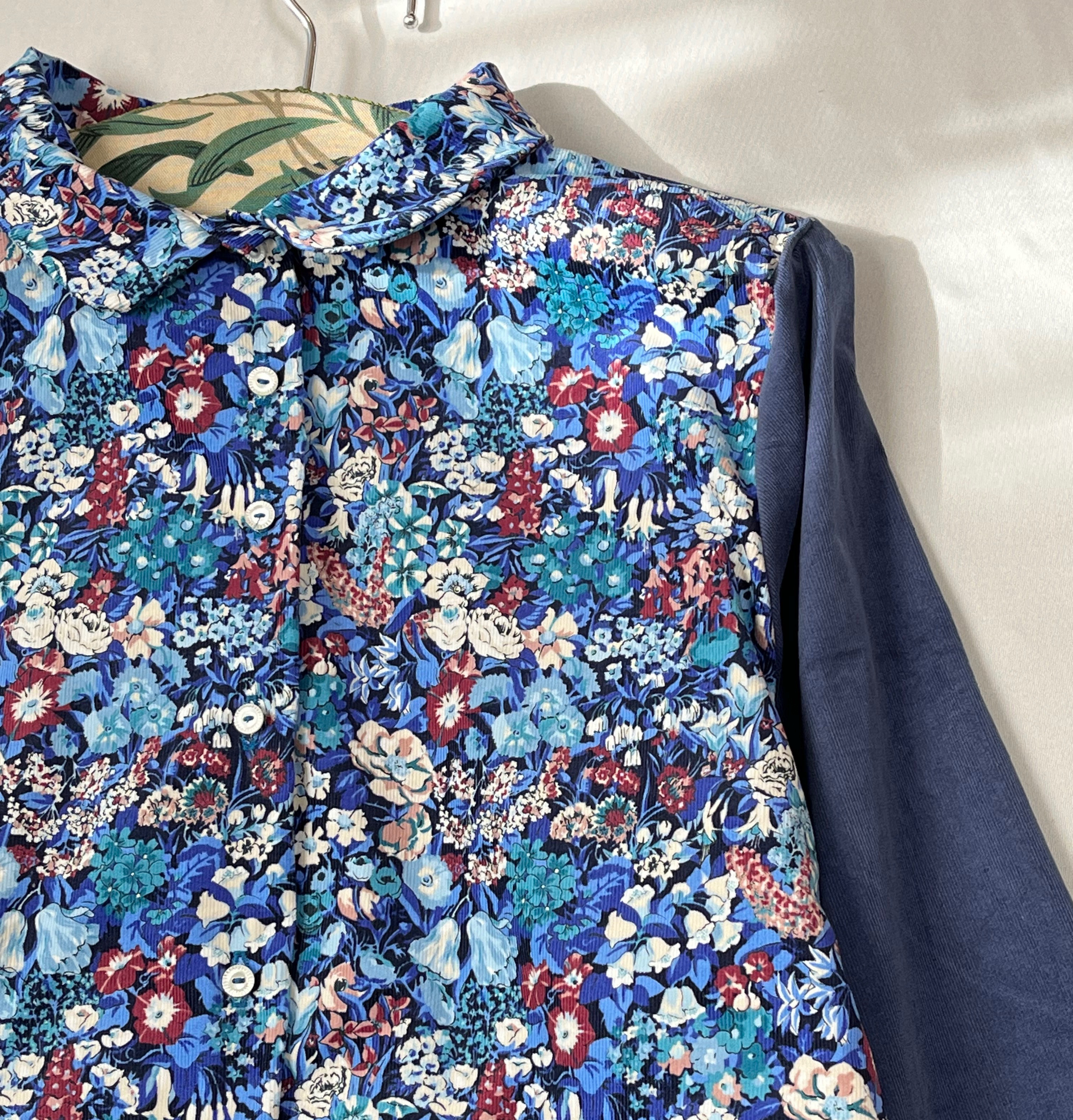 ハンドメイドシャツ　リバティ　コテージガーデン　ブルー　シームポケット