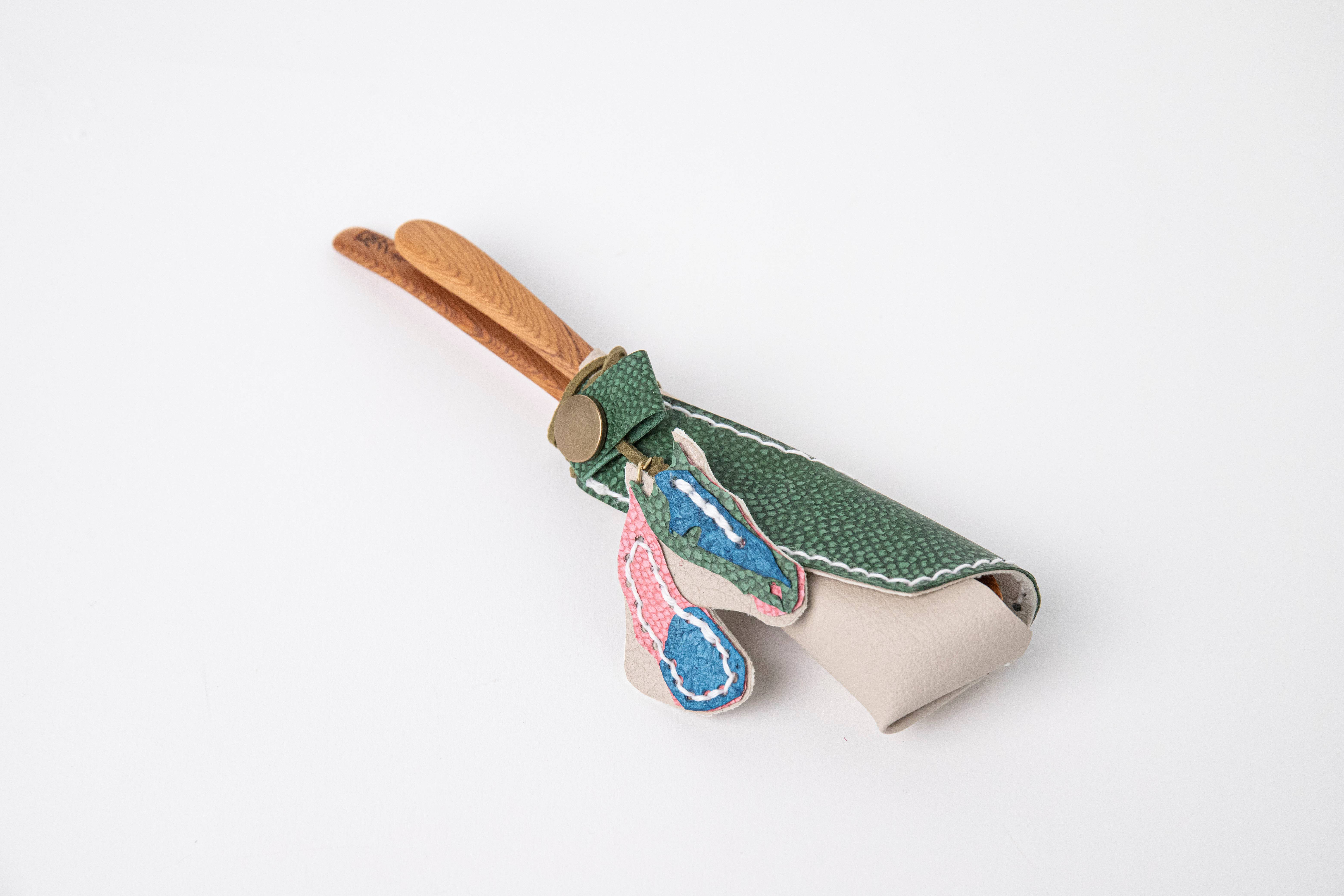 悠久の銘木 屋久杉の親子スプーンとフィッシュレザーケース　午チャーム付き