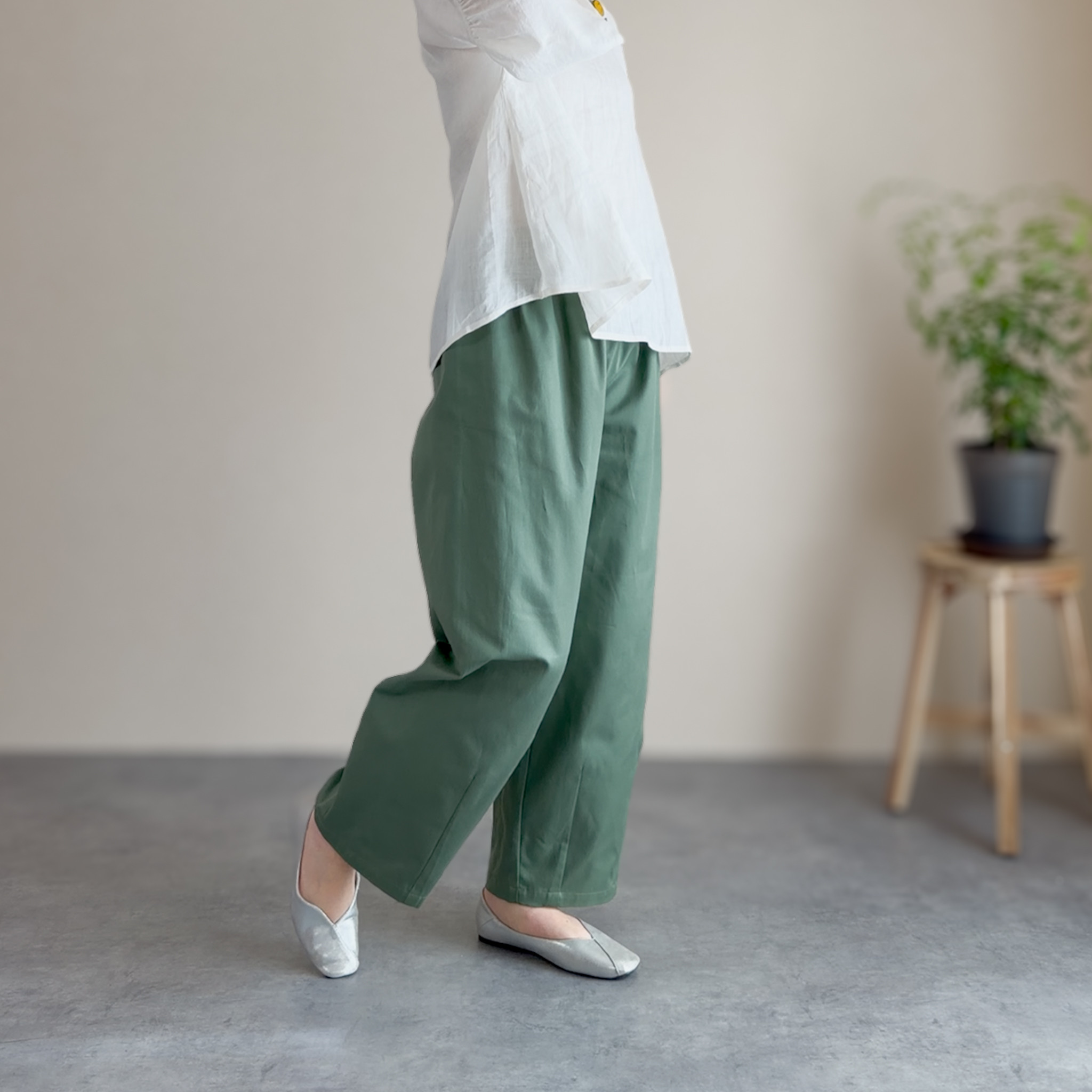 【コットンチノ】【セージグリーン】ほどよくまるいコクーンパンツ　　　総ゴム 美シルエット　春待ちカラー　体型カバー