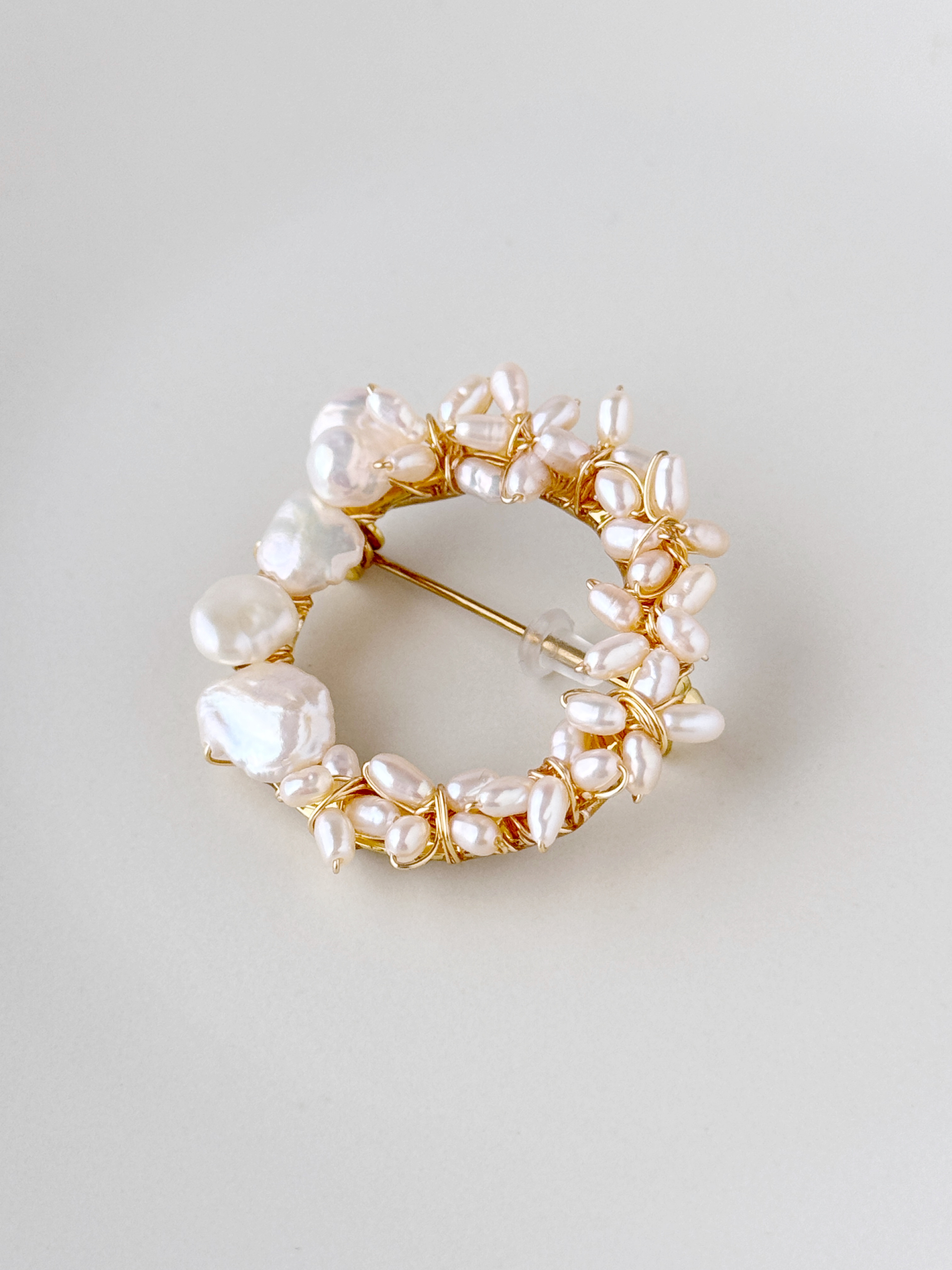 卒業式、入学式に。小花のお守りブローチ