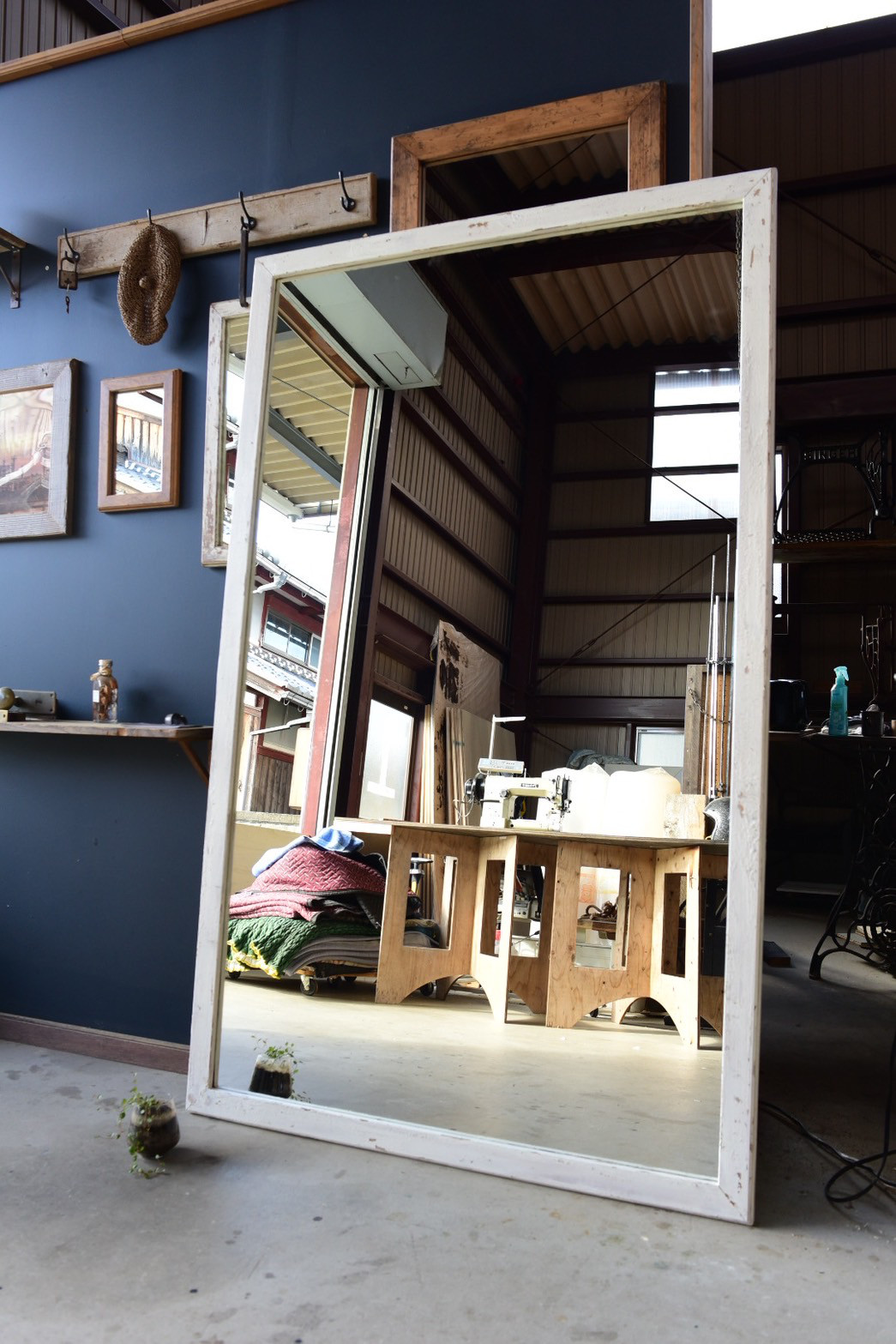 気分を一新させる　クイーンサイズ　shabby chic ミラー　w110cm*d2.5cm*h180cm