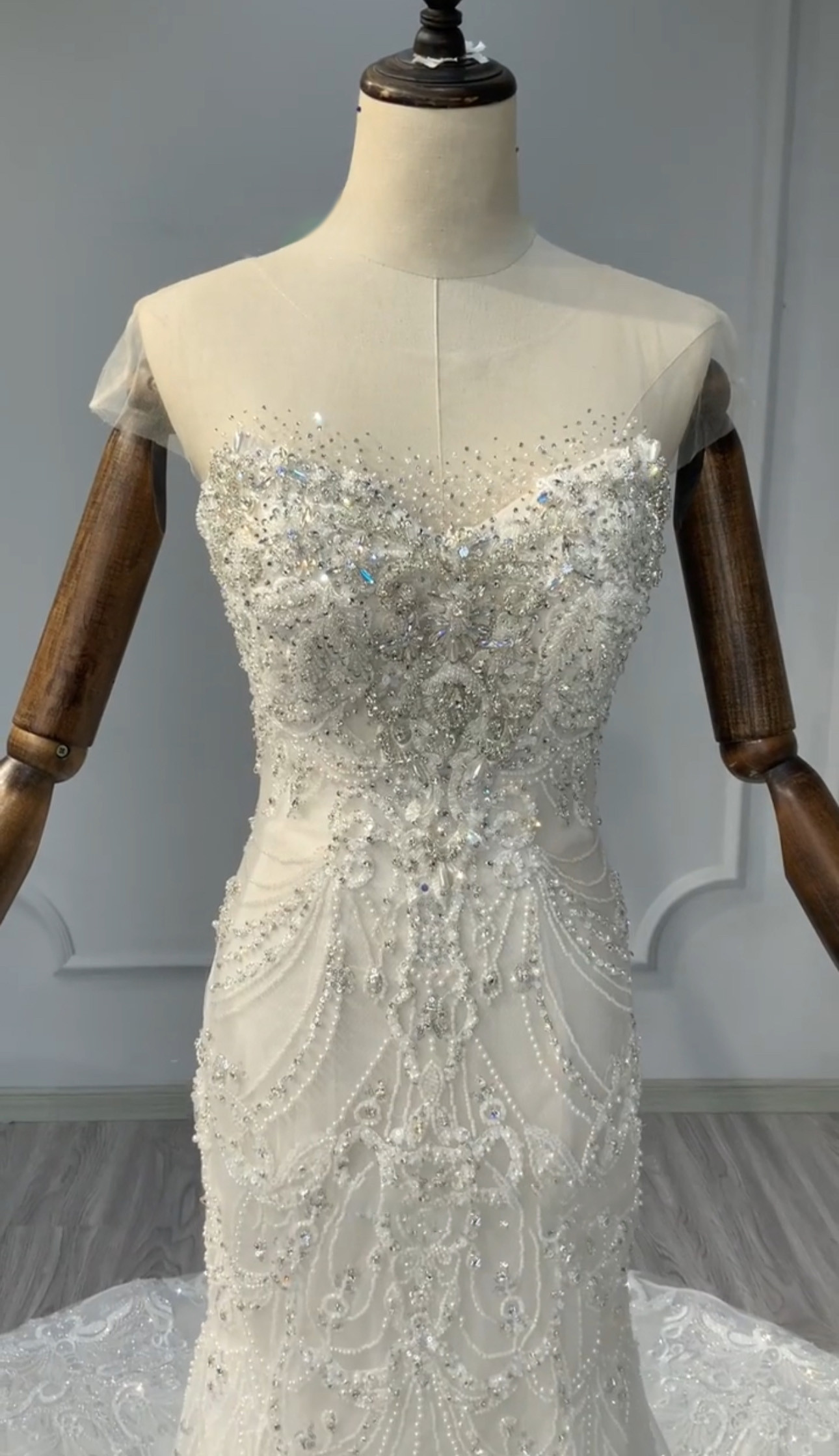 憧れのドレス　ウェディングドレス　マーメイドドレス　ふんわりチュール　ビジュー　豪華　取り外し可能オーバースカート結婚式