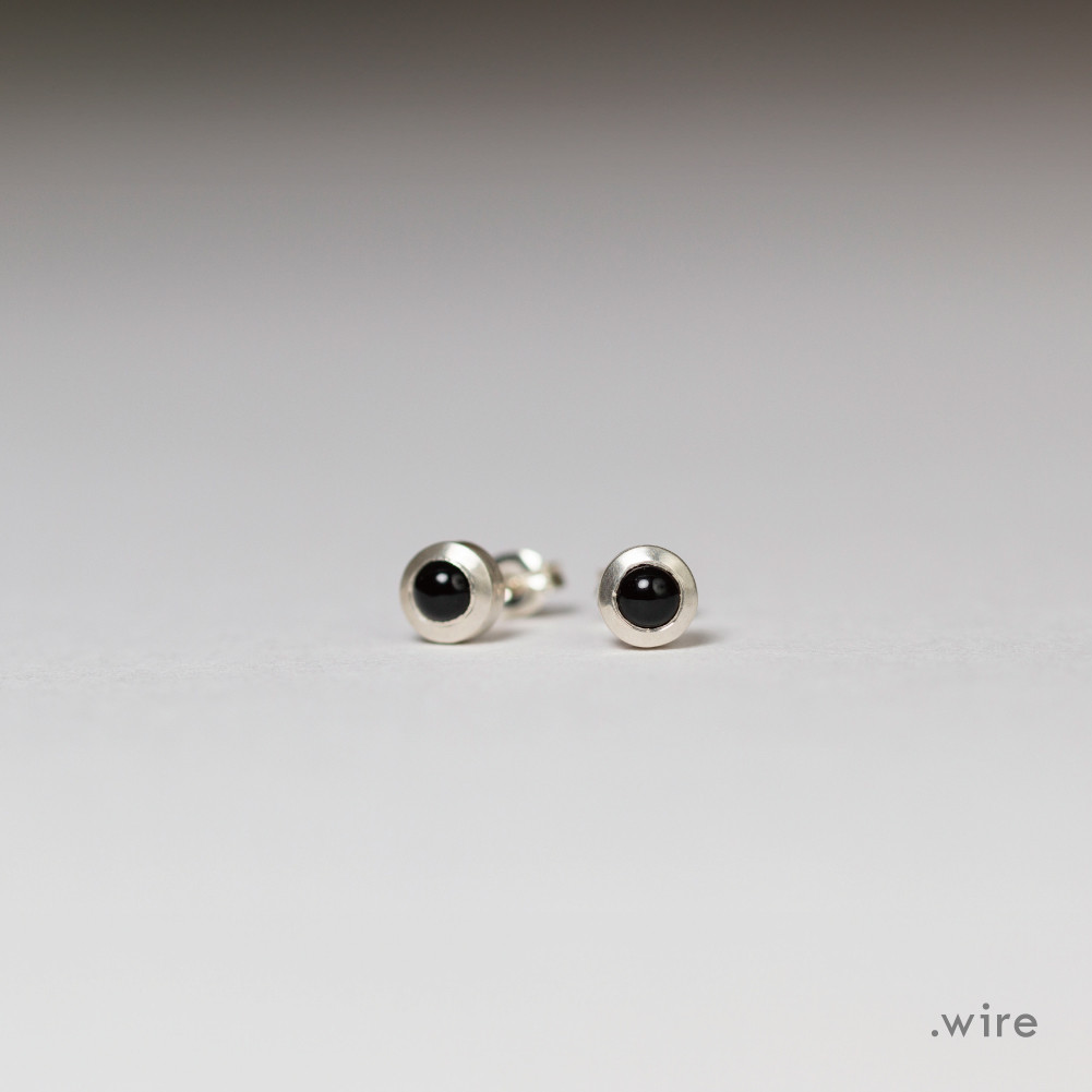 silver オニキス　4mm ピアス