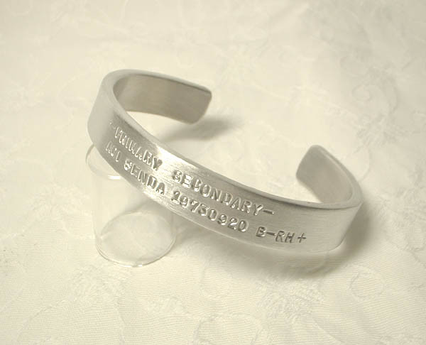 ■■【アルミ製バングル】お名前・お好きな言葉刻印いたします★