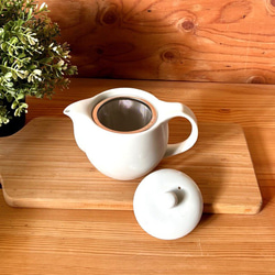 《数量限定・特別価格》丈夫で扱いやすいアイボリーのティーポット（約500cc / 茶こし付き） 2枚目の画像