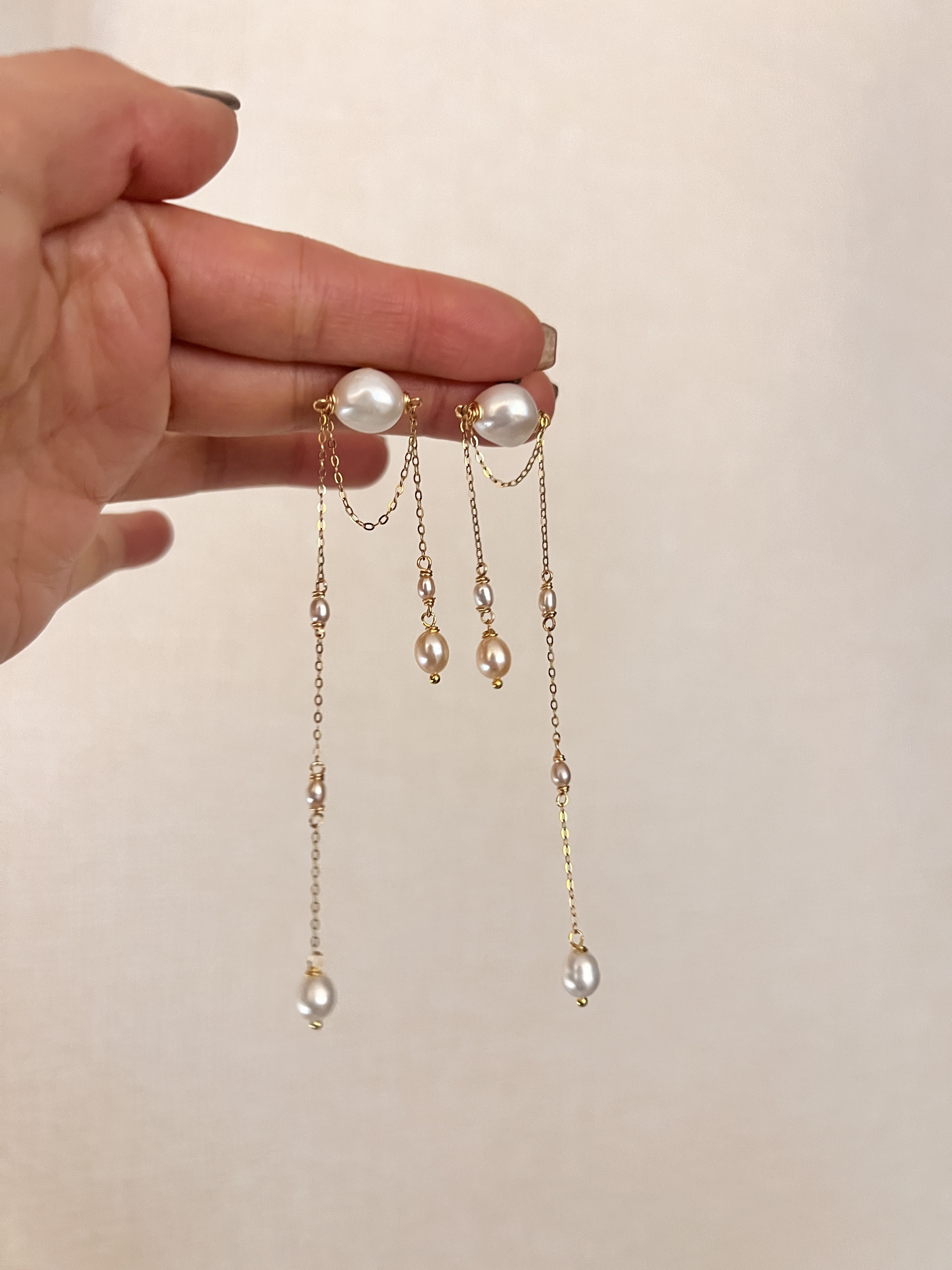 Diana collection ゆらゆらでエレガントな不揃いロングバロックパールピアス（受注製作)