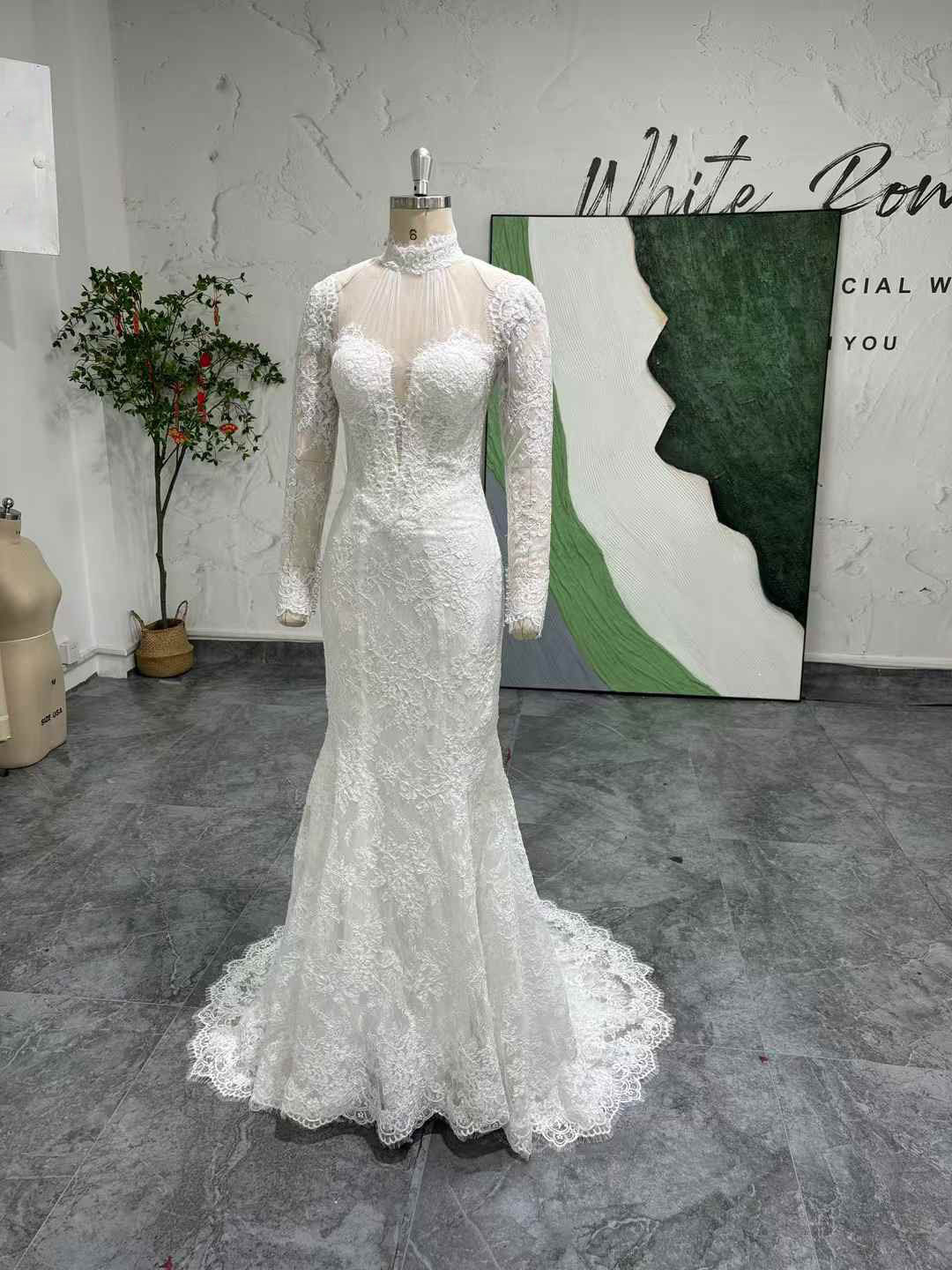 ホルターネック　上品な刺繍　長袖　2025春婚　ウェディングドレス　vネック花嫁挙式　マーメイドドレス　発表会演奏会