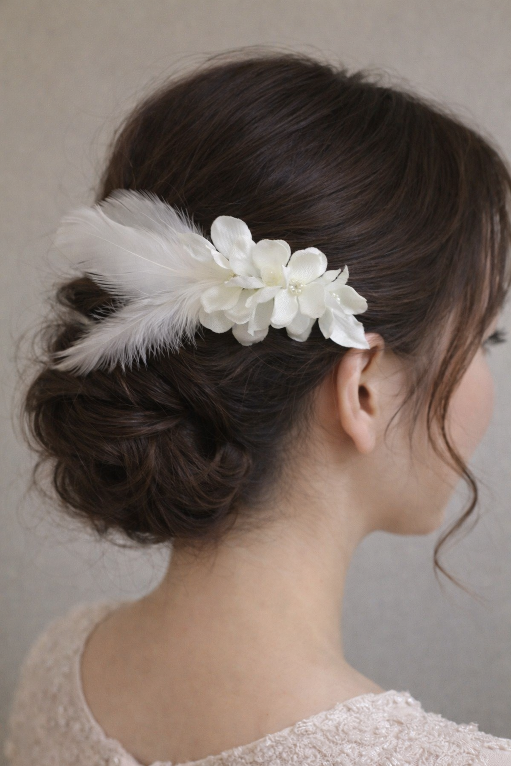 純白フェザーと花のエレガントバレッタ ― White Grace ―【一点限定】