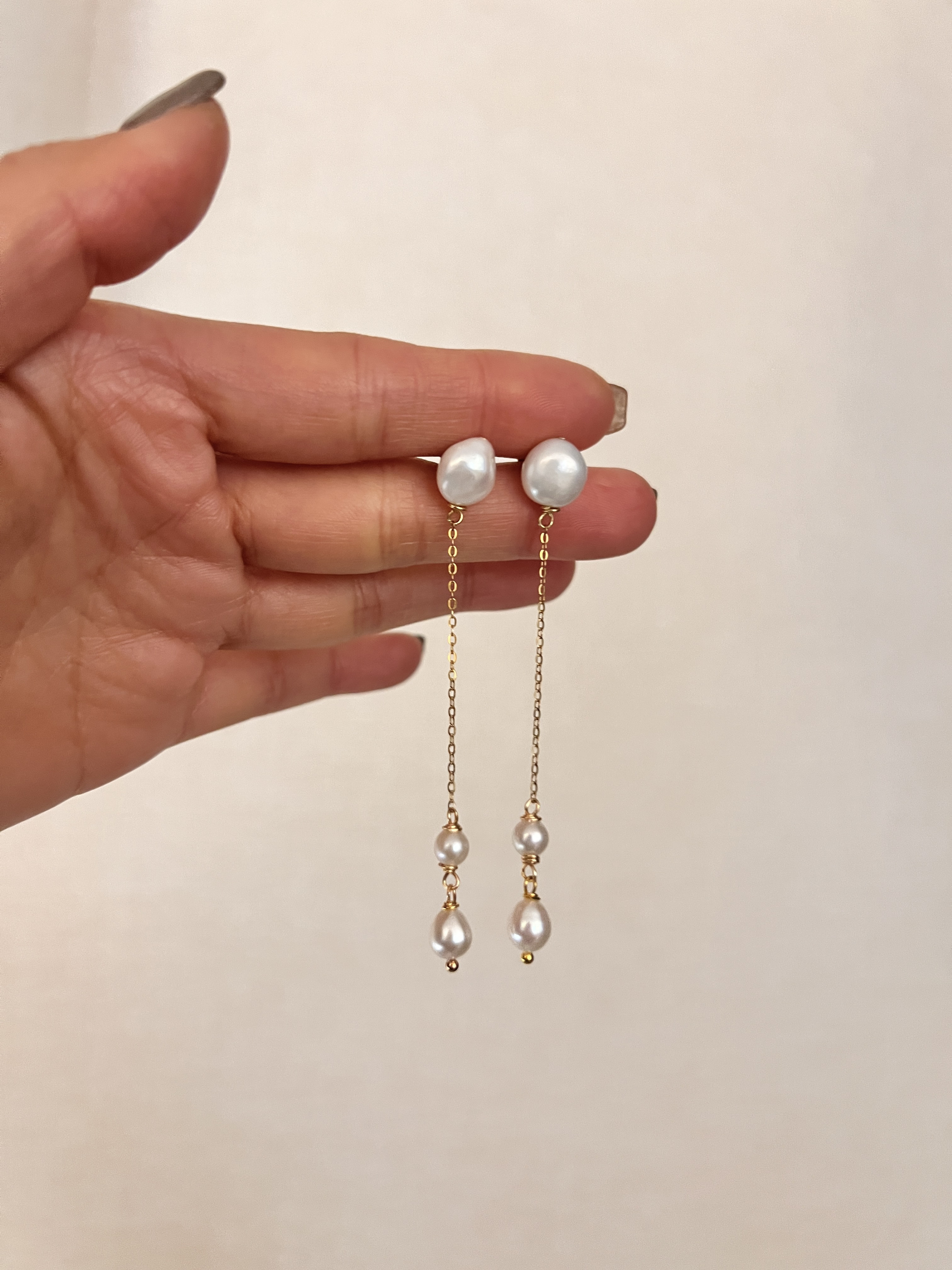 Chloe collection 上品でエレガントなバロック淡水パールロングピアス（受注製作)