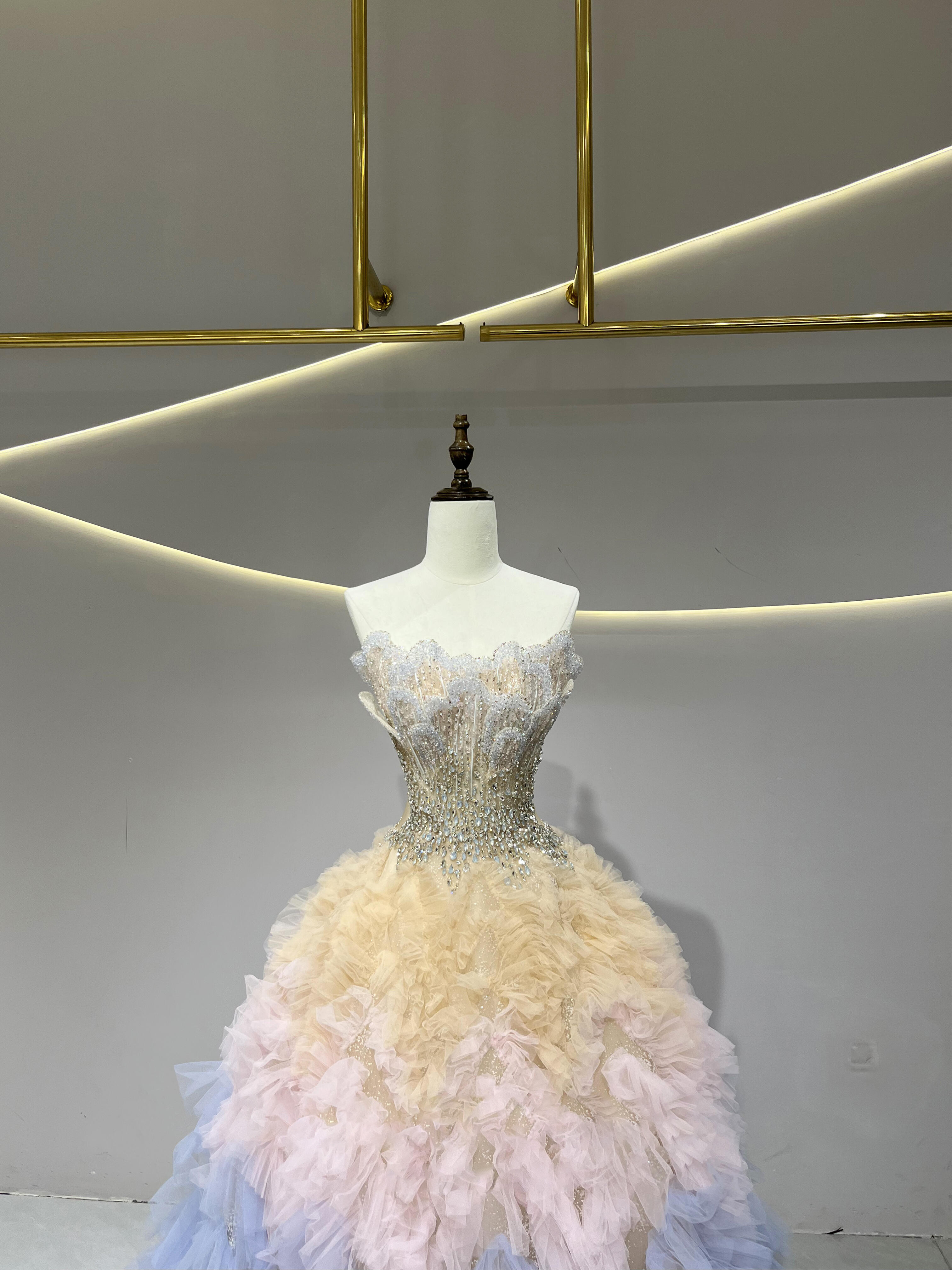 グラデーション　ふわふわスカート　イエローピンクブルー　胸フリル　サイズオーダー可能　ふんわりチュール　二次会前撮り挙式