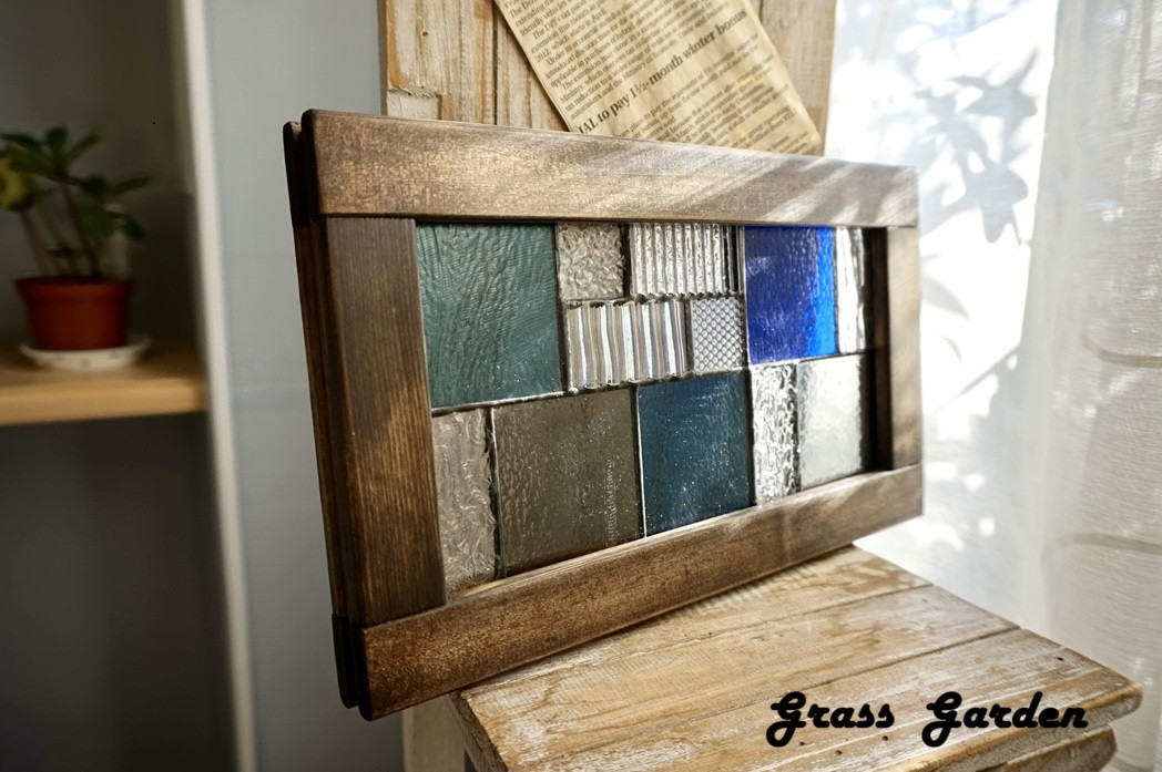 ステンドグラスパネル　ダークカラーモザイク柄