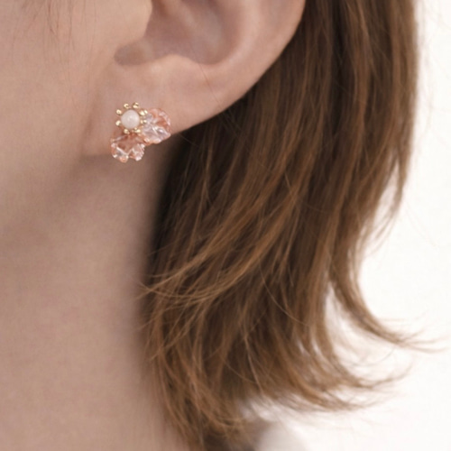 桜のピアス／イヤリング】波間柏の花びら × 天然石ミックスベリル｜3月