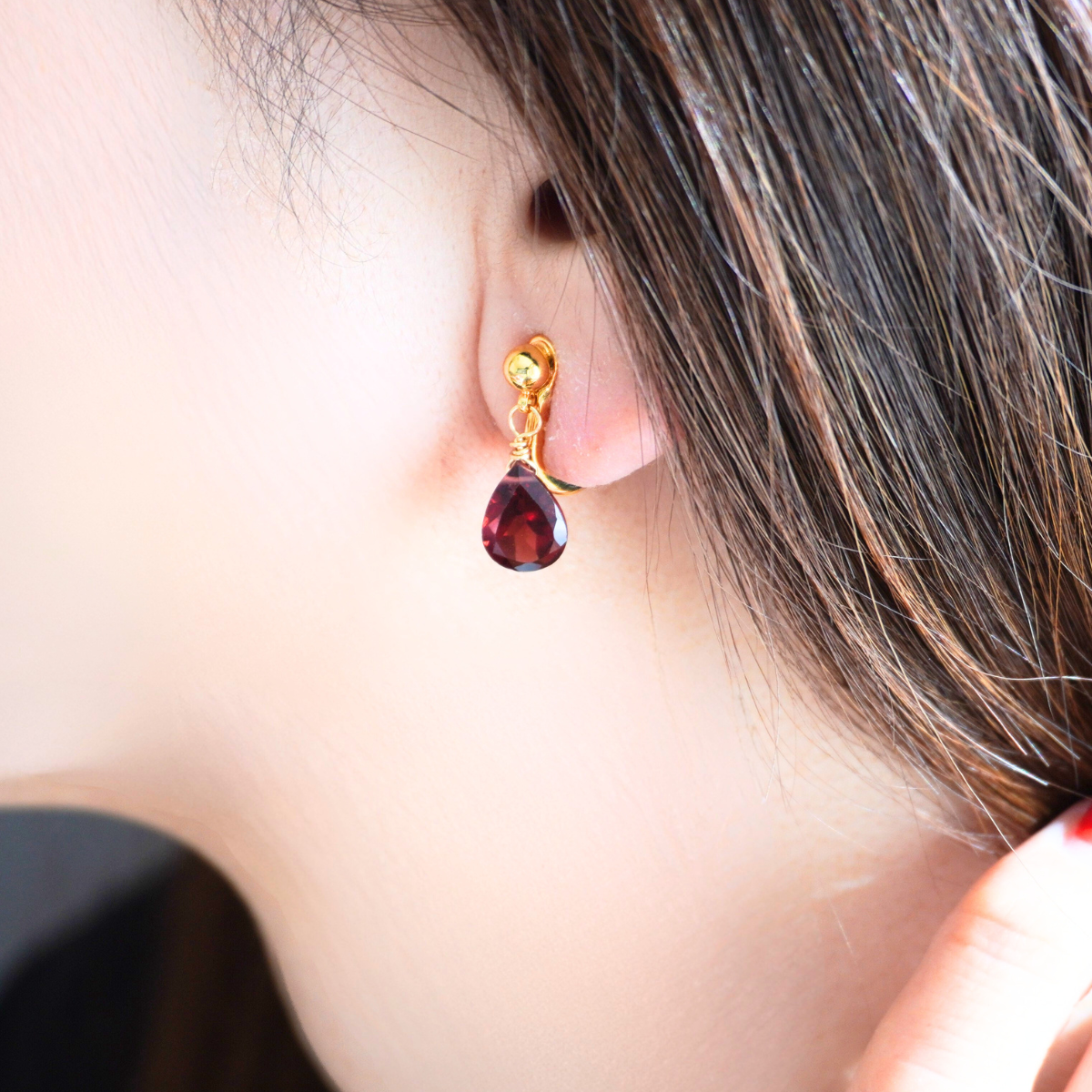 日本製金具 14kgf 痛くないイヤリング ガーネット 宝石質 レッド ファセットカット 赤　天然石