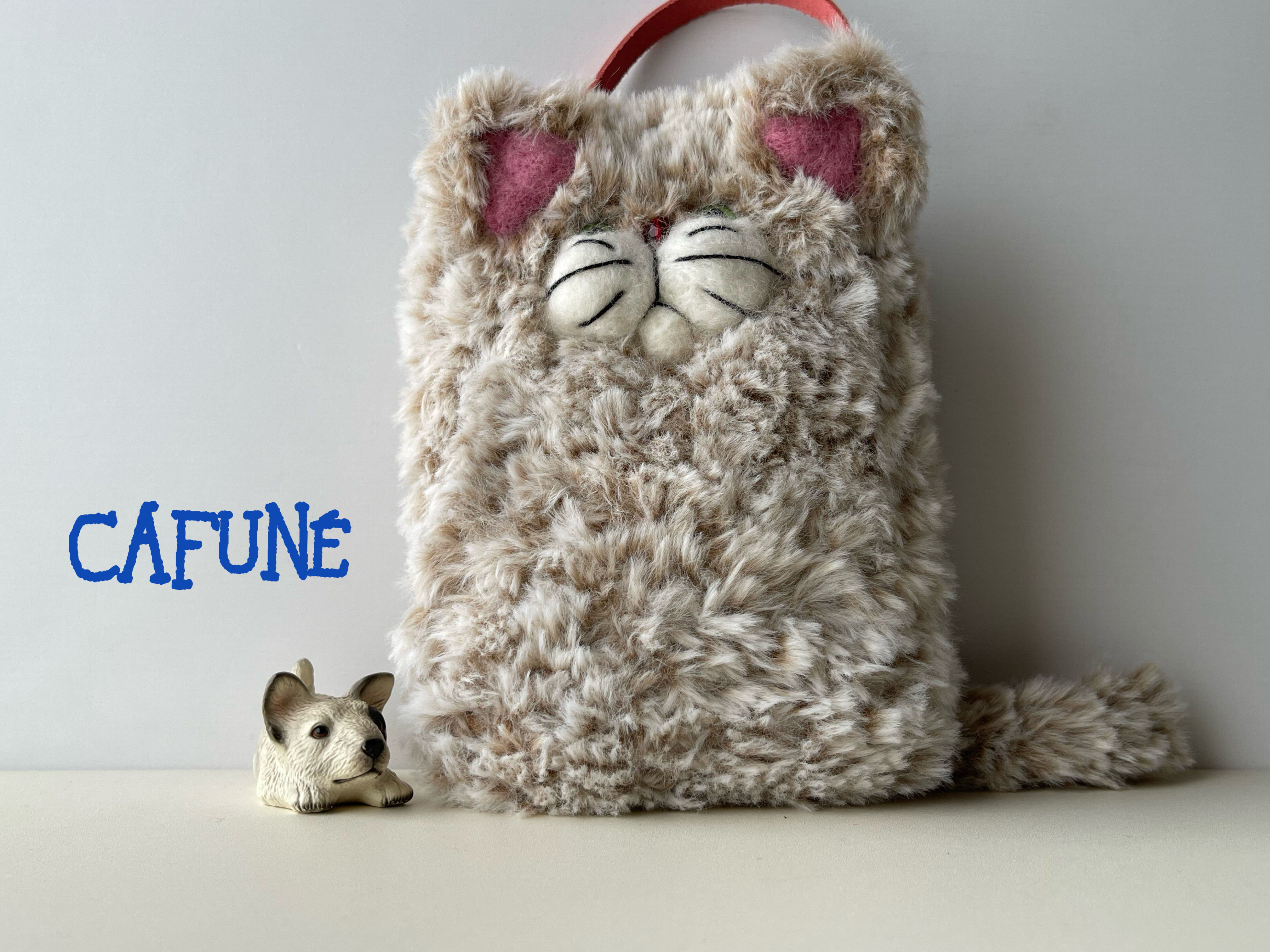 =リフ編みで編んだモフモフねこちゃん携帯ケースポーチ= 4,930円