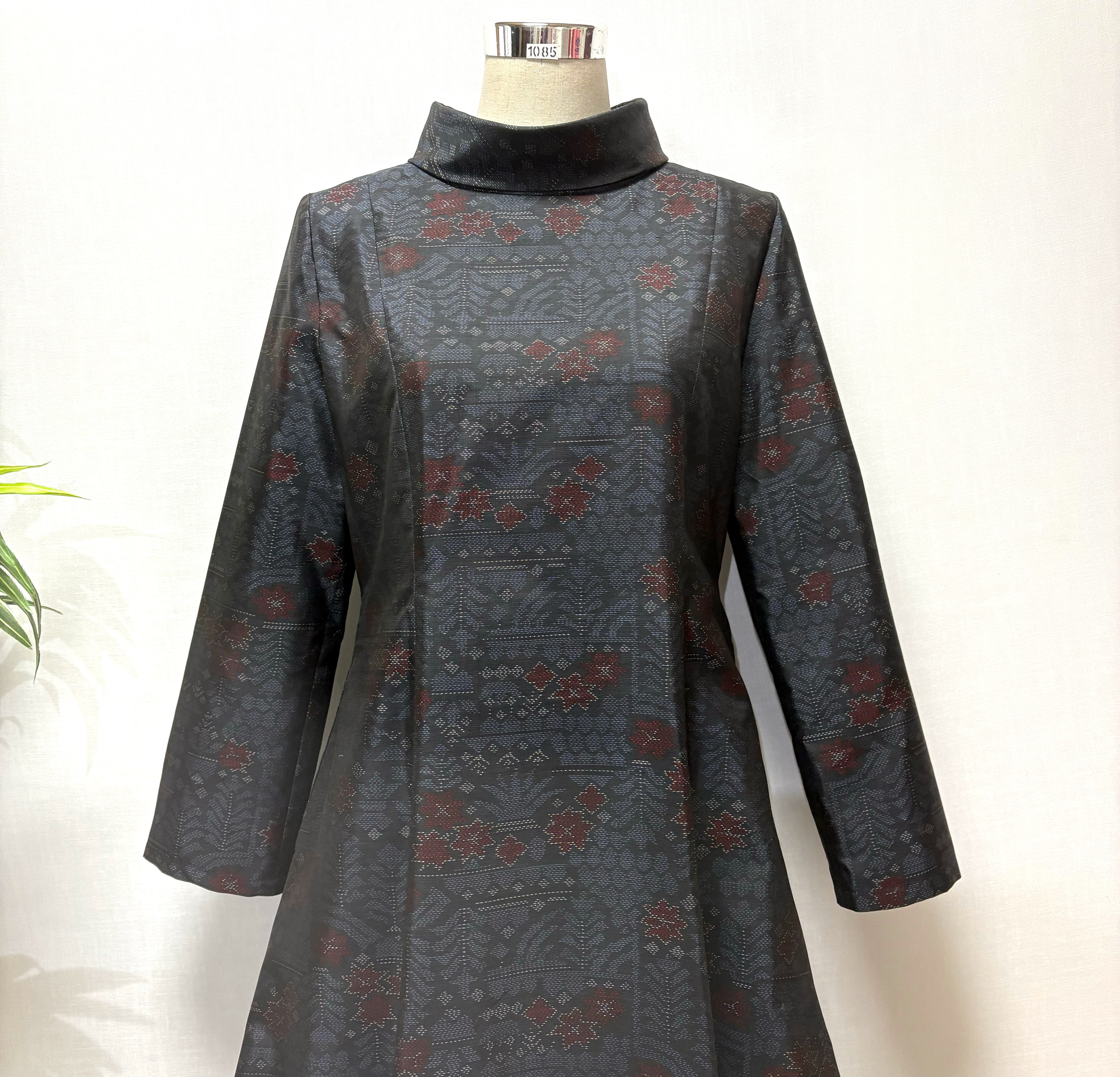 着物リメイク　大島紬花柄ロングワンピース　Aライン 細見せ　体型カバー　プリンセスライン　大人かわいい　ゆったり　シルク