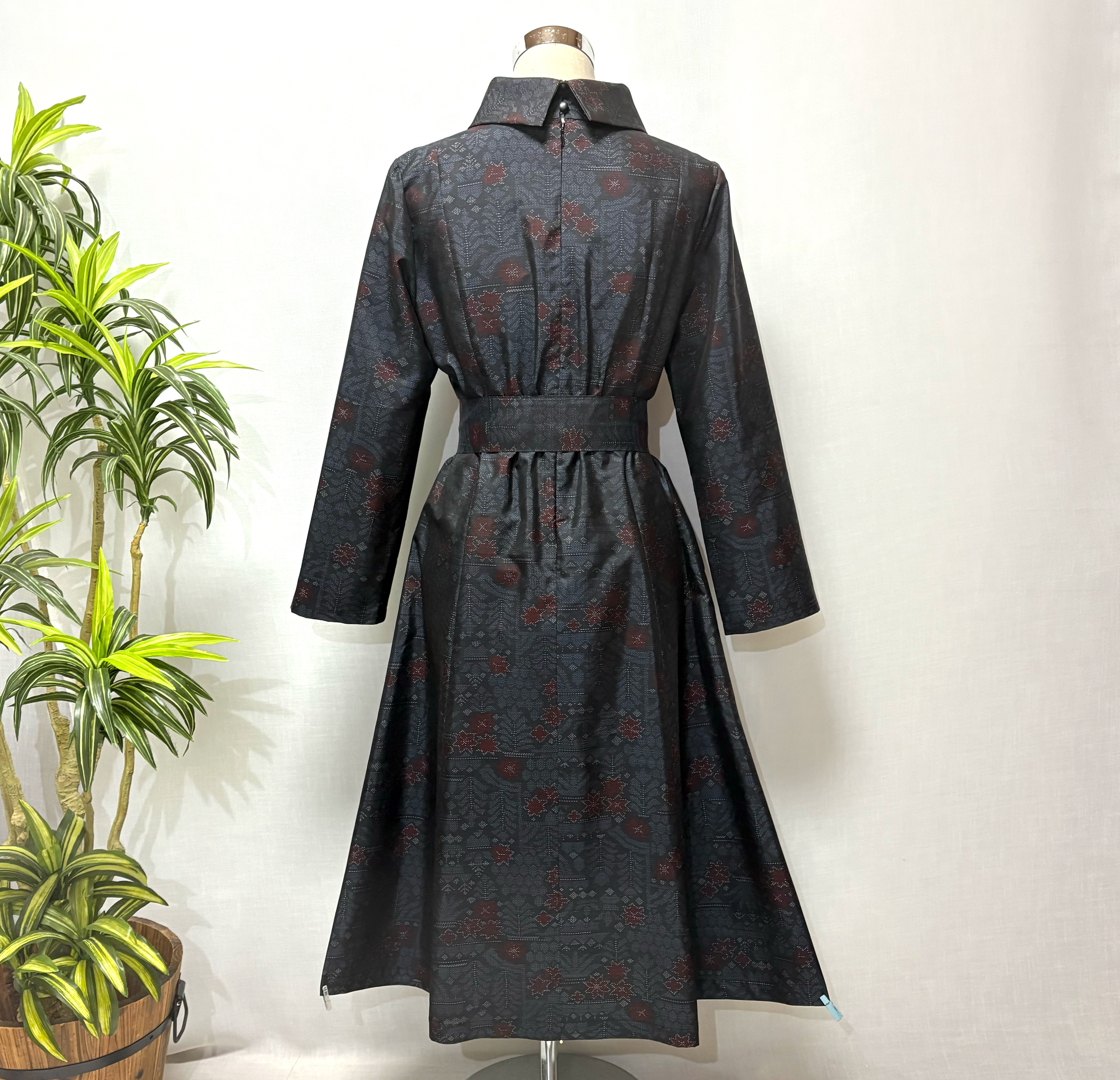 着物リメイク　大島紬花柄ロングワンピース　Aライン 細見せ　体型カバー　プリンセスライン　大人かわいい　ゆったり　シルク