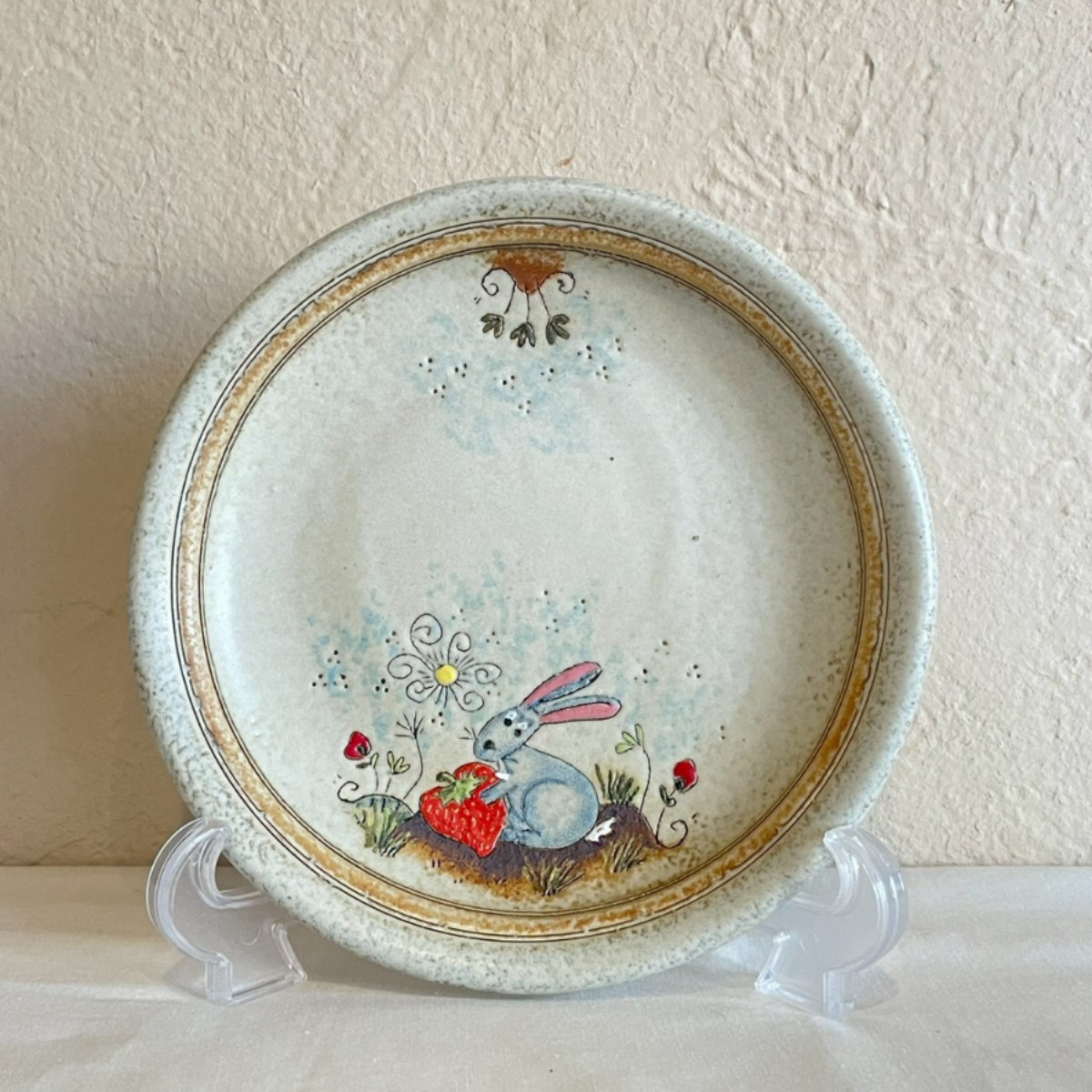 【プレート（皿）】　うさぎ　いちご