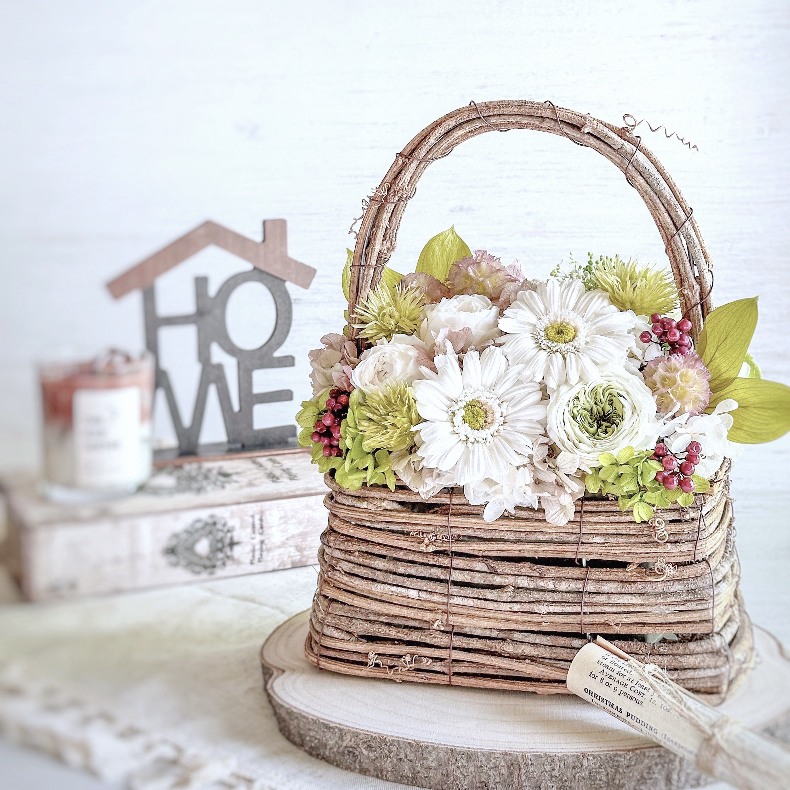 blanc gerbera（ブラン・ジェルベラ） 白ガーベラのナチュラルバスケットアレンジ/プリザーブドフラワー / バ