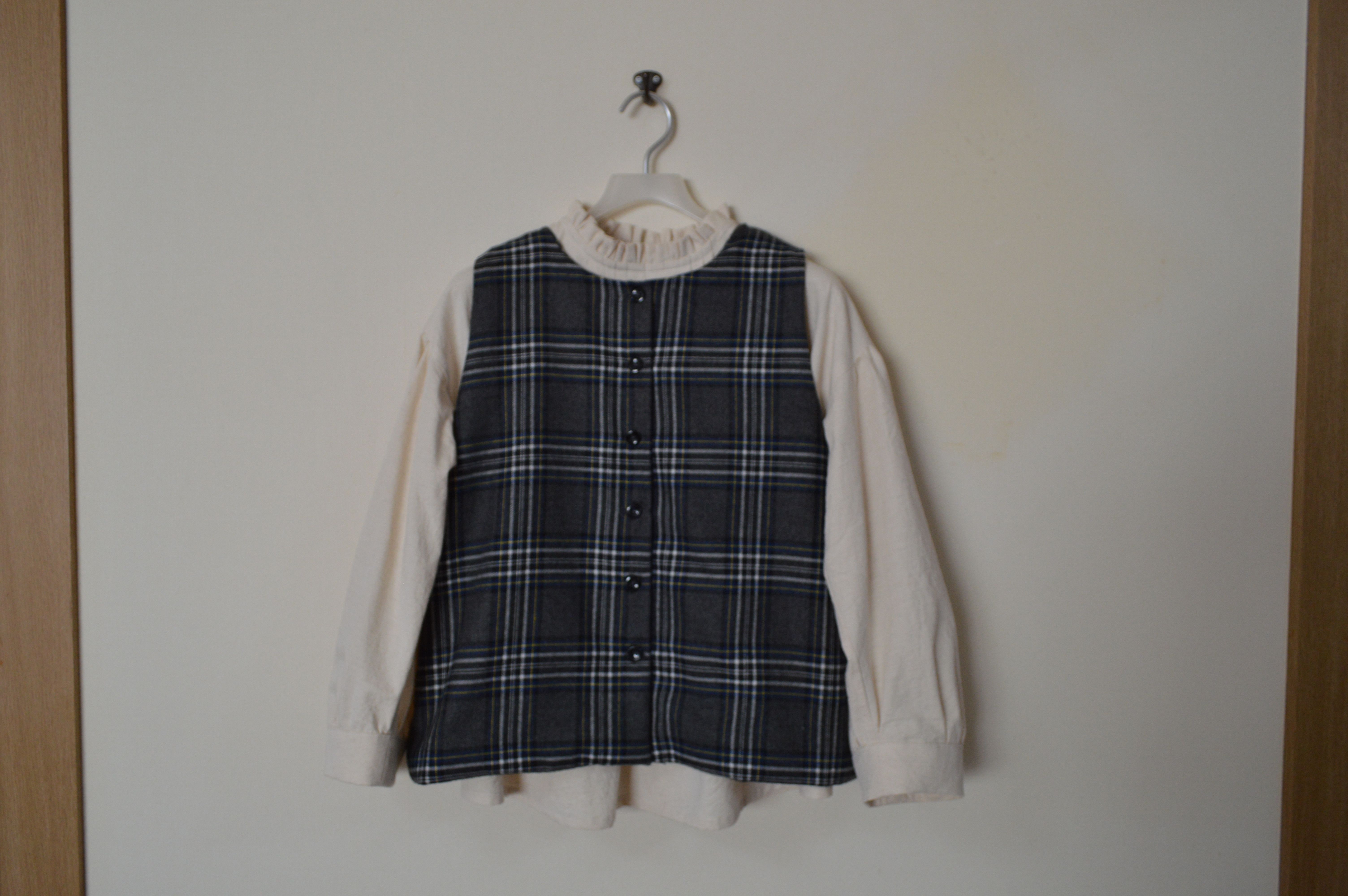 「春のウールベスト」