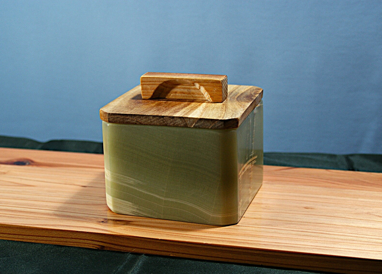 石の器　蓋つきトレイ　菓子鉢　小物入れ