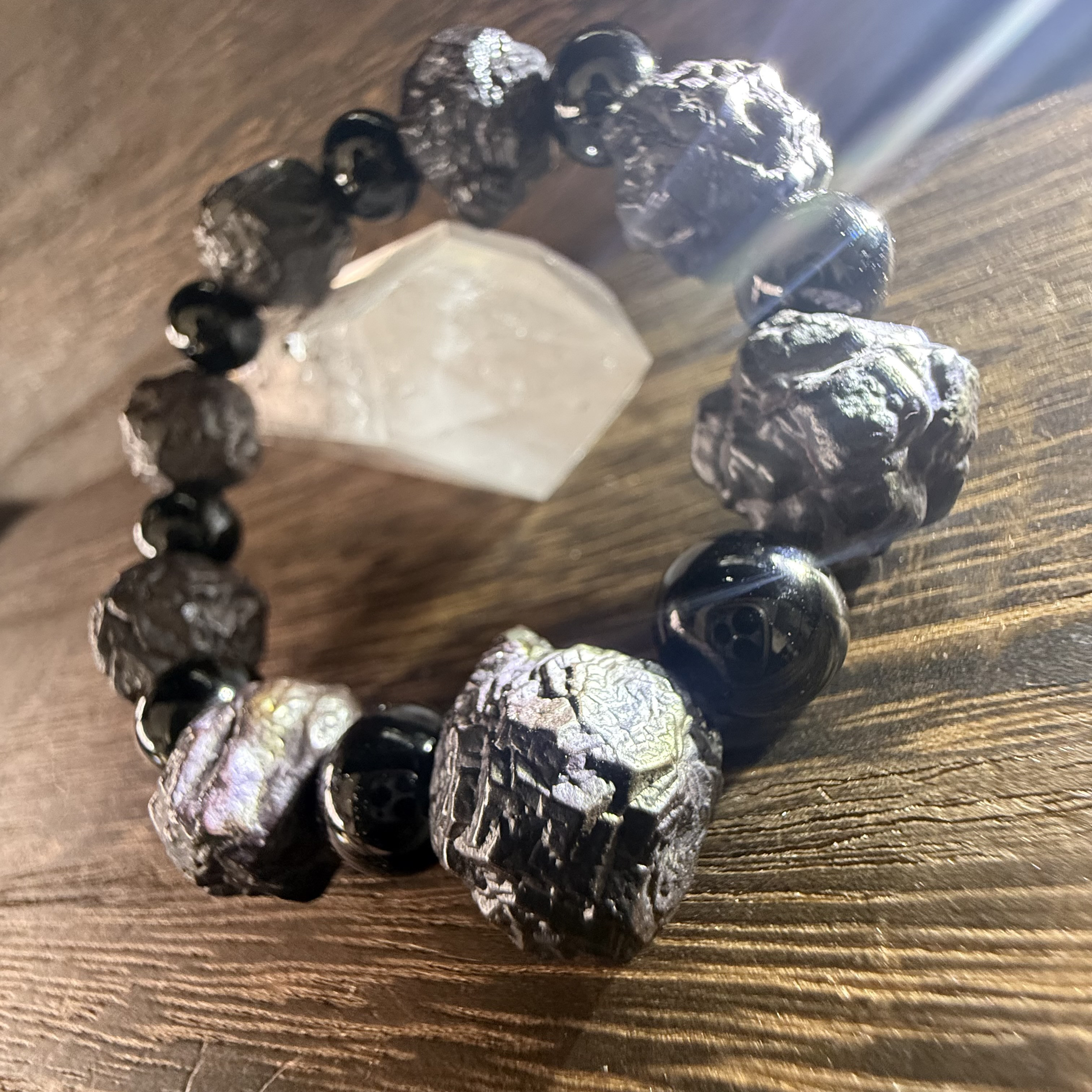 《静なる防壁 ― 真実を見抜く黒の守護》モリオン＋プロフェッシーストーン（ゼットストーン）