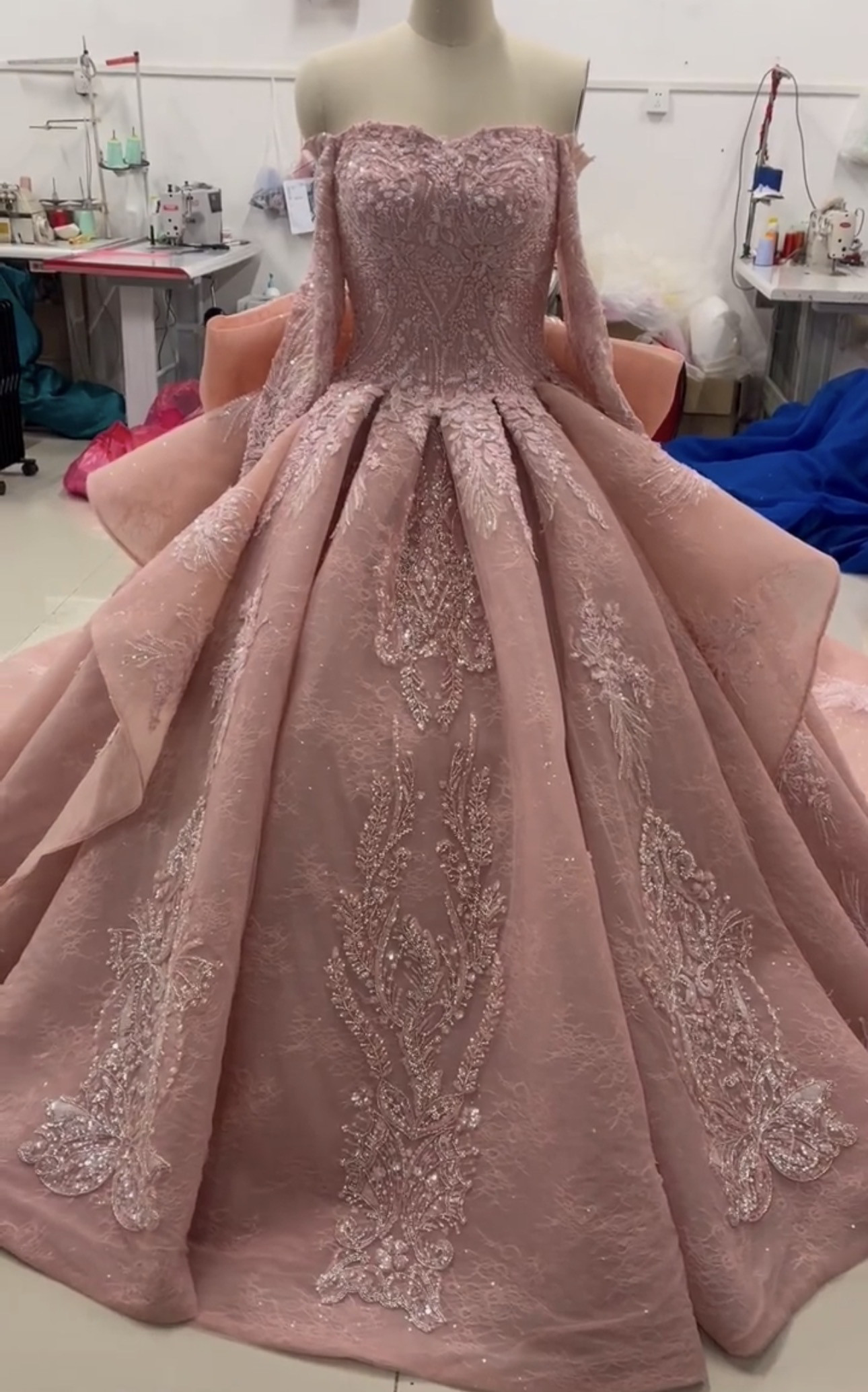 バックリボン　ラメ入り　キラキラスカート　オフショルダー　二の腕カバー　上品　編み込み　サイズオーダー可能　前撮り演奏会