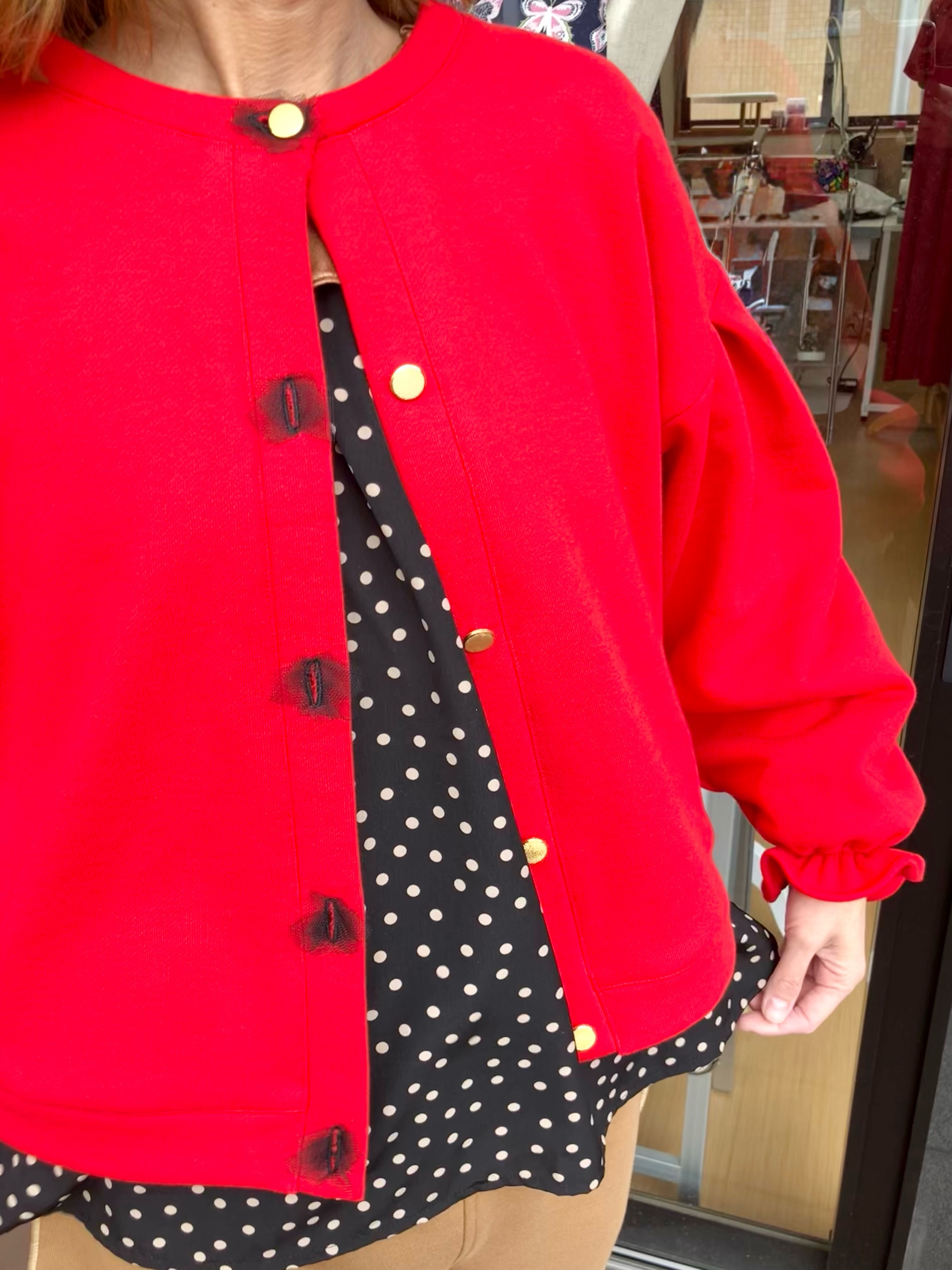 ボタンホールが可愛い♡真っ赤なカーディガン♡