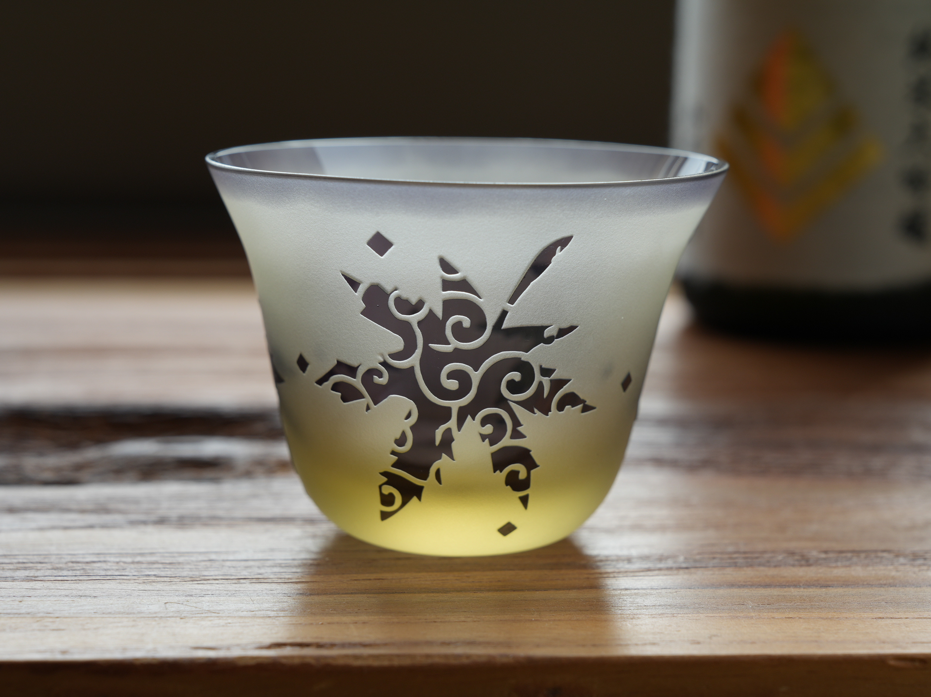 紅葉と唐草模様 紫とアンバーのおちょこ（ぐい呑み）新バージョン