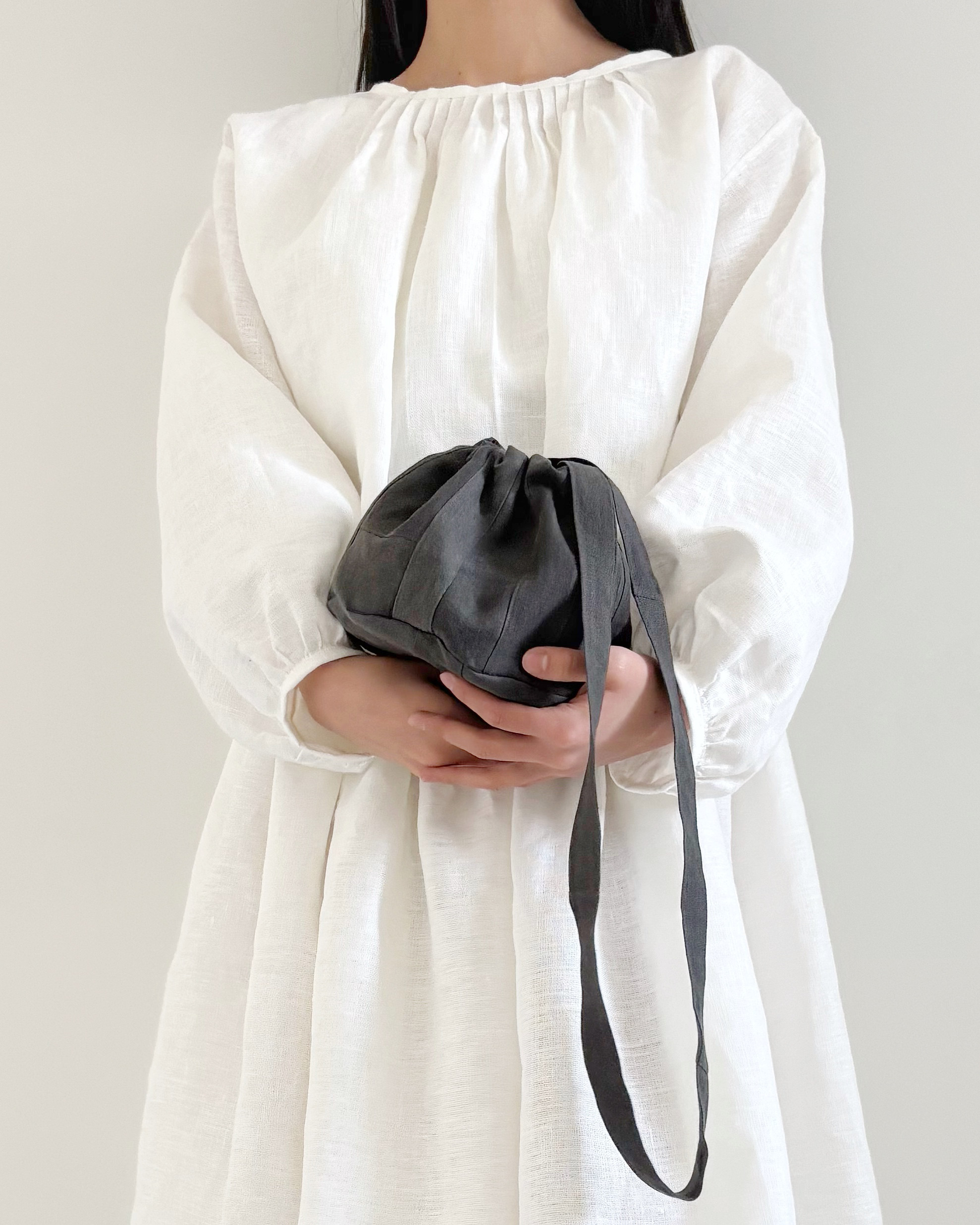 墨染めリネンのパッチワークポシェット｜ラウンド