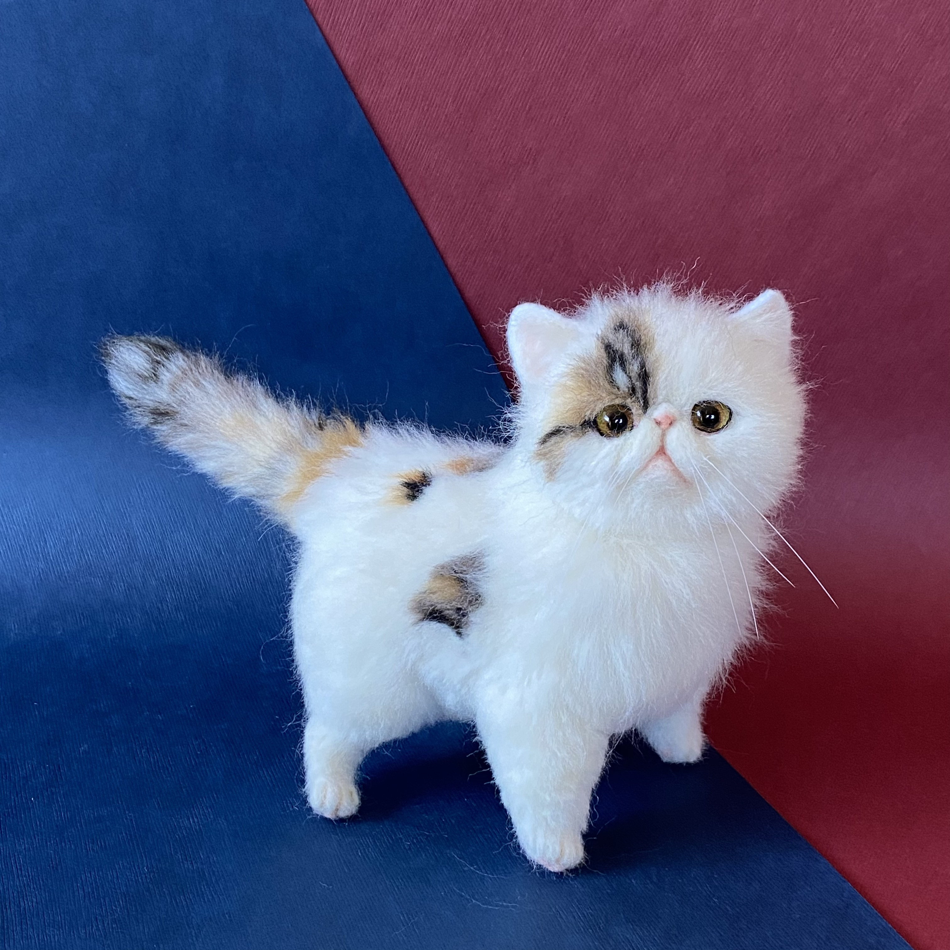羊毛フェルト猫 全身 リアル可愛い三毛のマンチカン 【公式通販】