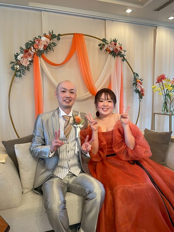 実例写真！カラードレス テラコッタ色 上質オーガンジー サッシュベルト パフスリーブドレス 前撮り 結婚式/披露宴