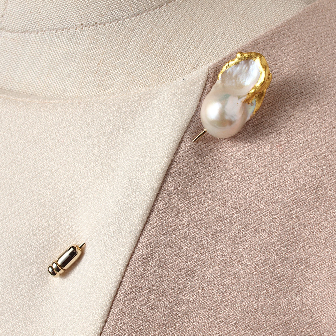 《1点物》華やか大粒パール[02]金箔とオイスターパールのピンブローチ　私らしいセレモニー・フォーマル　3日以内発送