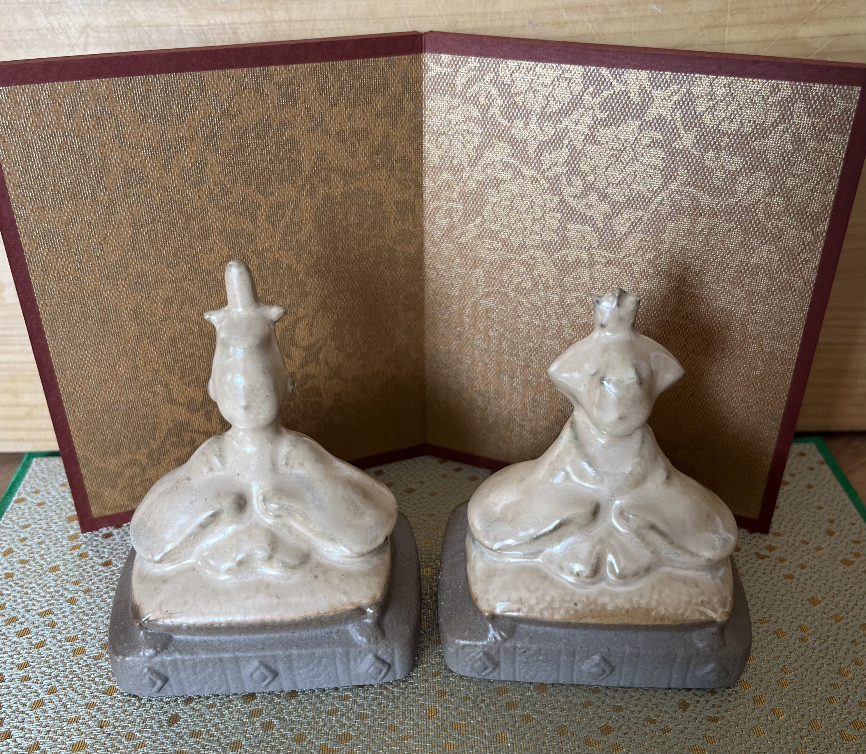 土雛人形オパール釉仕上げ