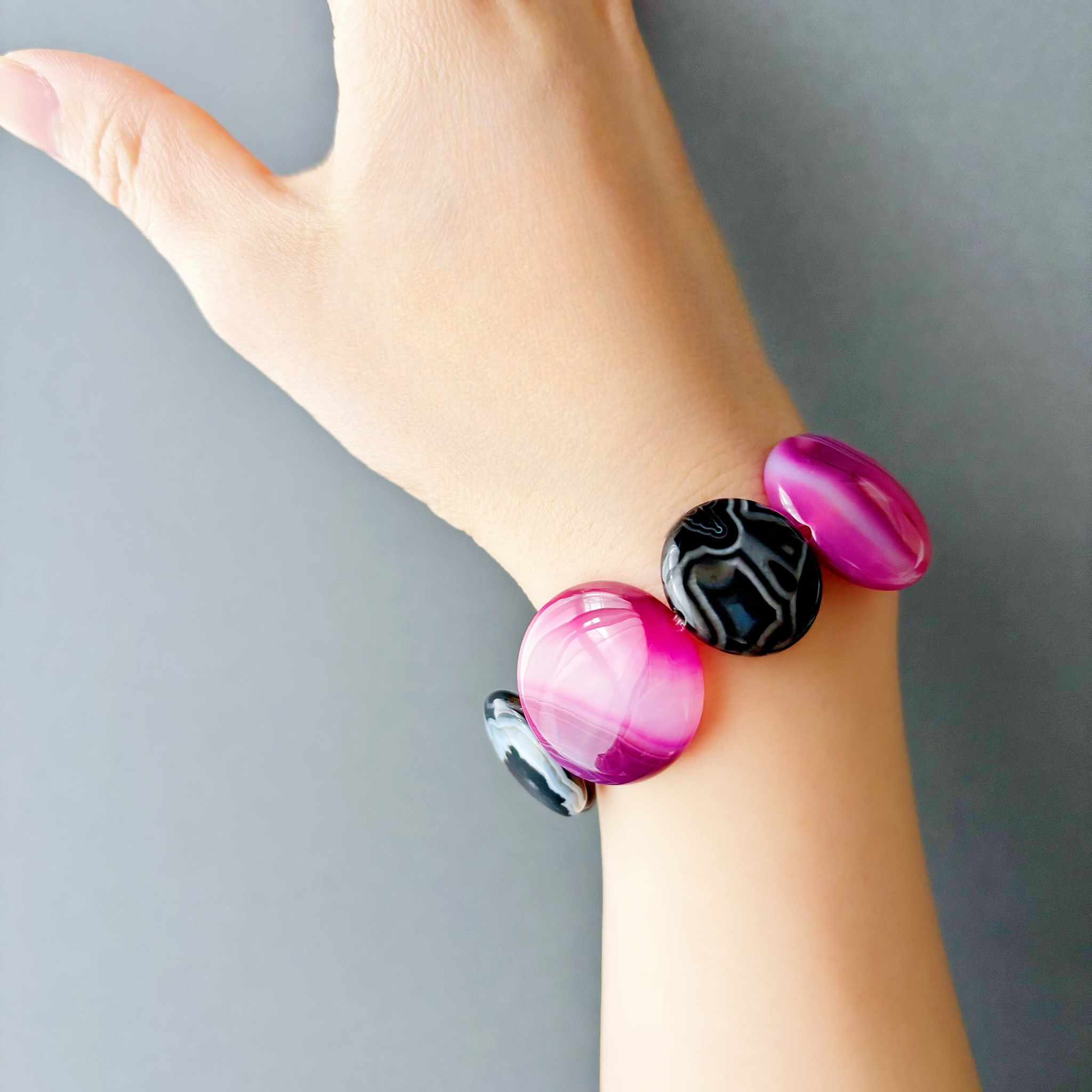 かわいいだけじゃ物足りない！黒×ピンクの大人モダンな個性的大ぶり天然石ブレスレット＜ピンクアゲート×オニキス＞