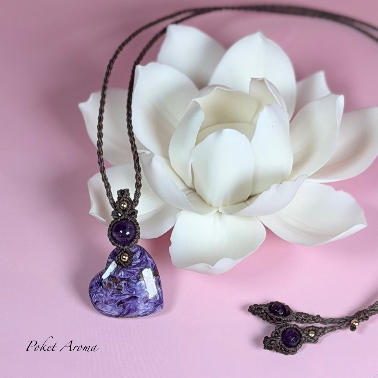 『愛』チャロアイトとファントムアメジストのマクラメペンダントネックレス