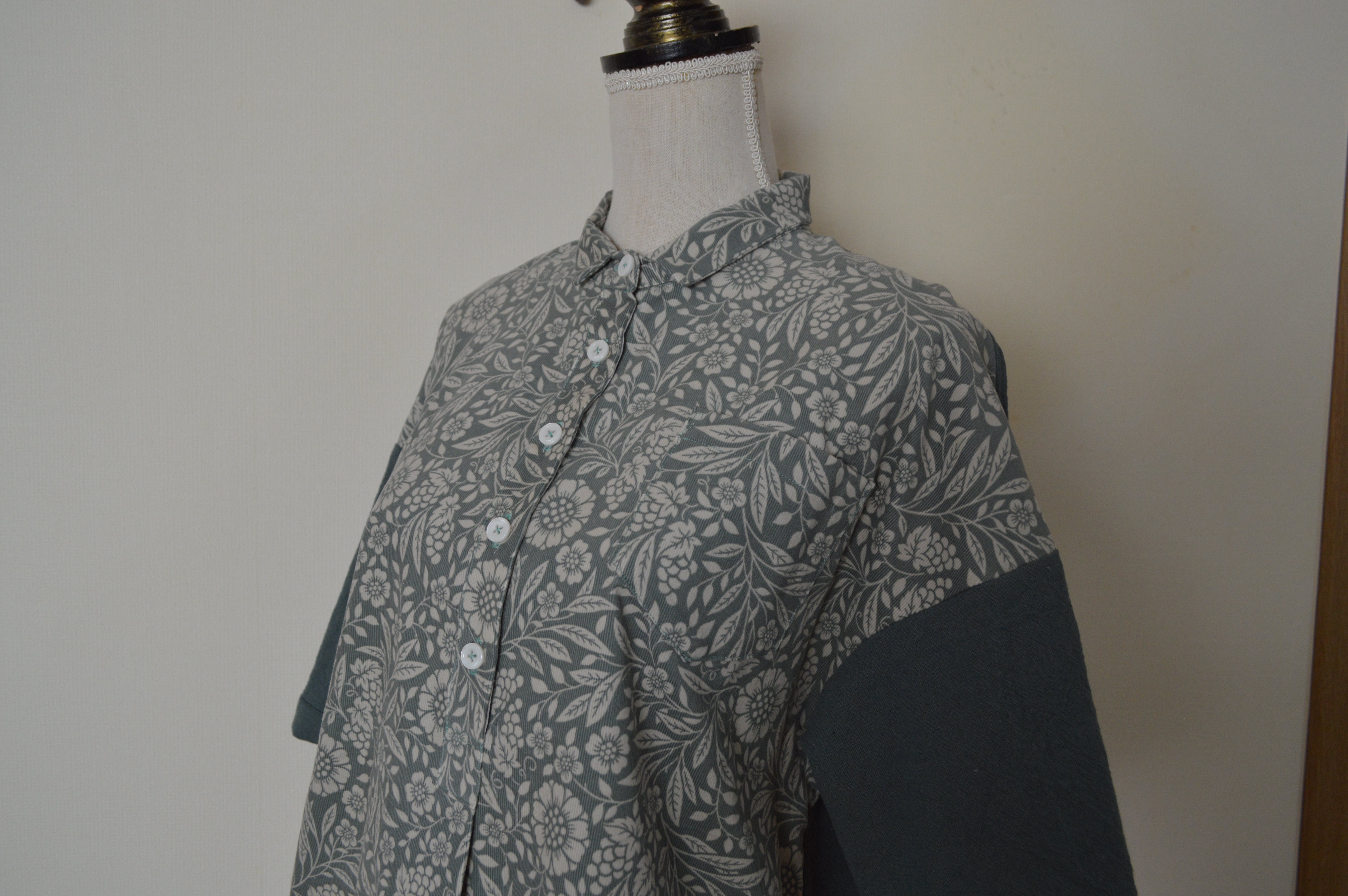 「バイカラー＊小襟シャツ」