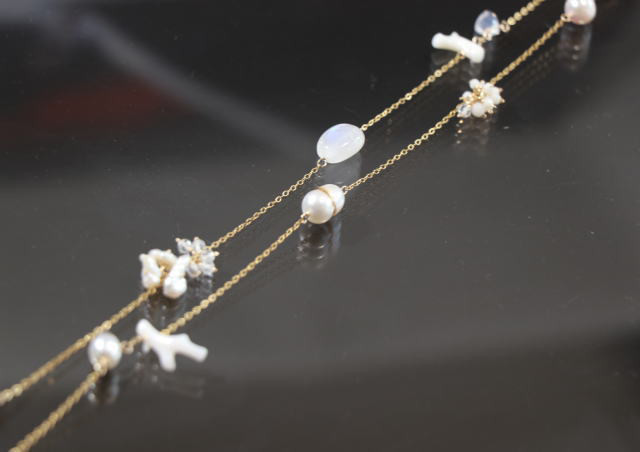 ホワイトコレクションネックレス ― あこや真珠と枝珊瑚