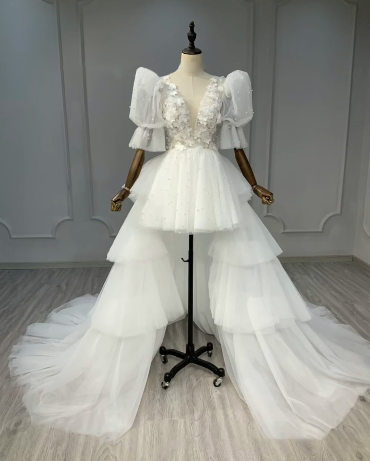 美品パフスリーブ　ソフトチュール　フィッシュテール  パール付きフラワー　韓国風　スタジオ背中見せサイズオーダー可能二次