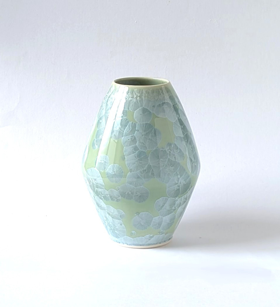 結晶が美しい花生　　花結晶（緑）菱形花生（小）　　磁器