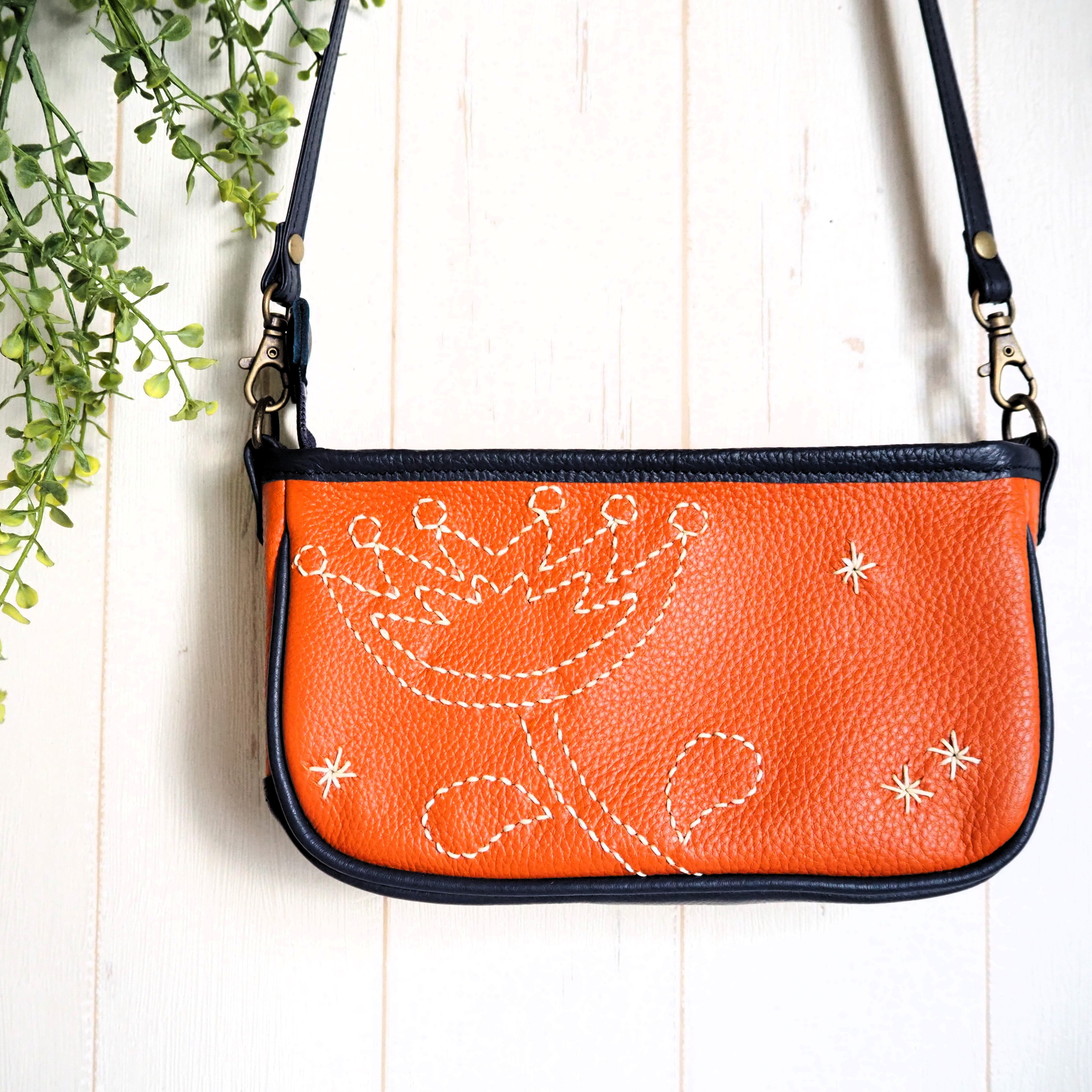スマホショルダー　フラワーステッチ・ダリア　オレンジ×ネイビー　本革　手縫い　即納