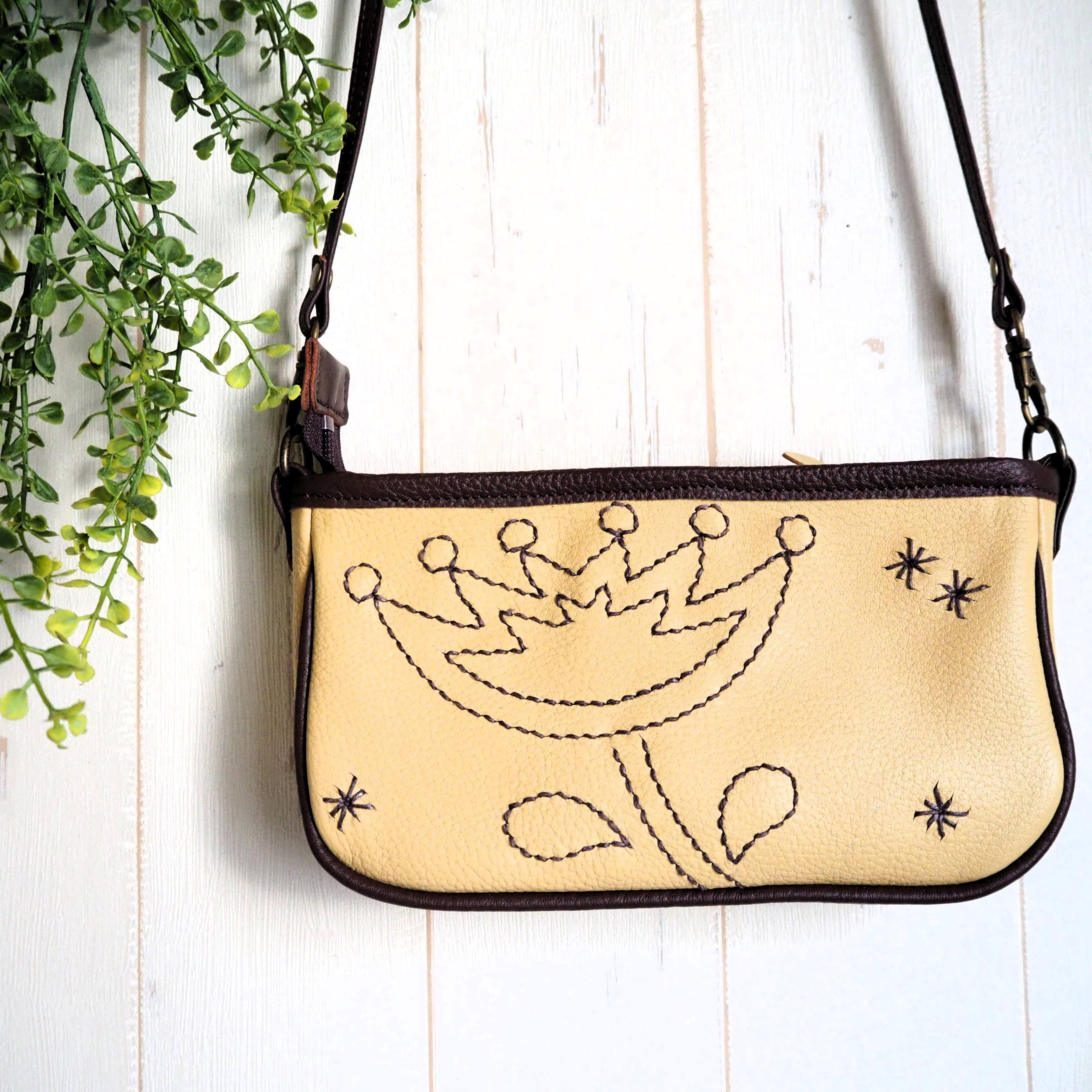 スマホショルダー　フラワーステッチ・ダリア　クリーム×ネイビー　本革　手縫い　即納