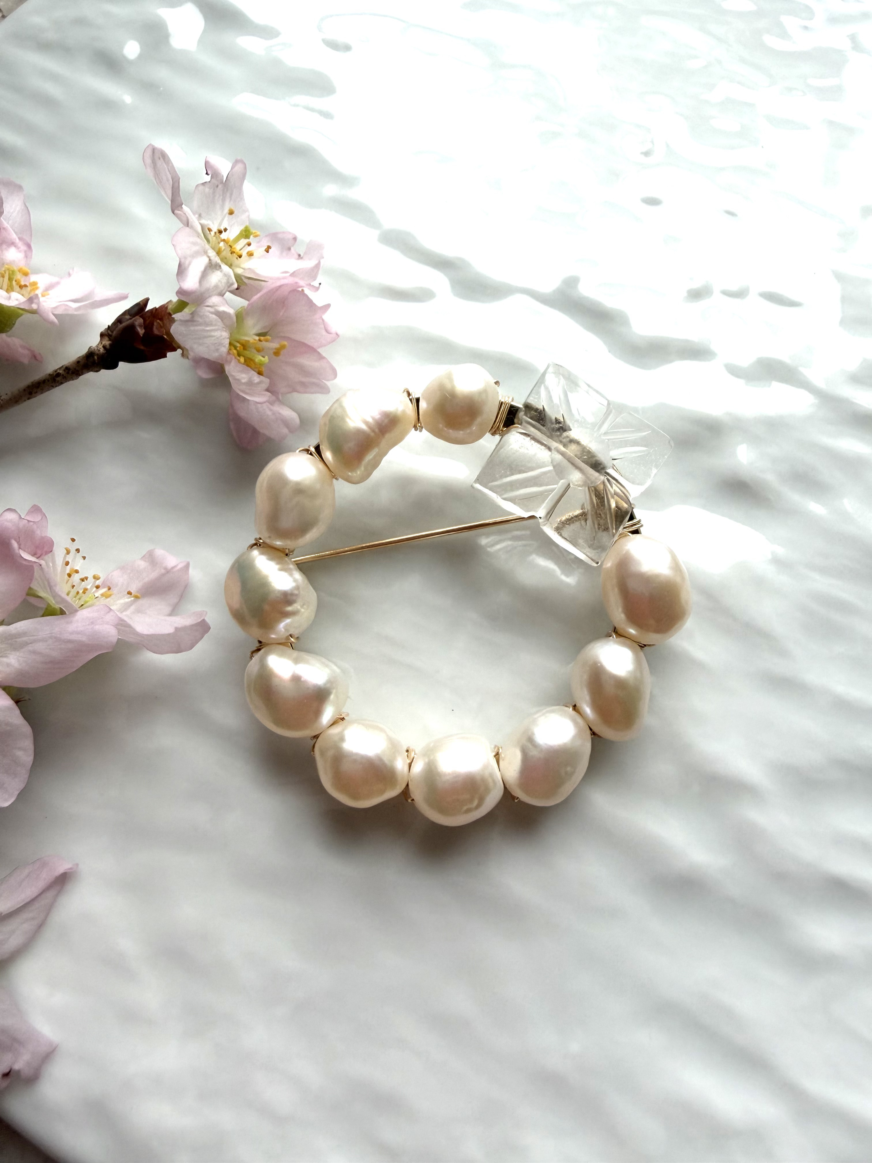 カランコエカット水晶 淡水パール 思い出ブローチ Lサイズ