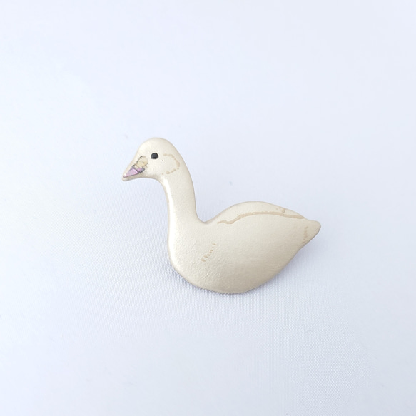白鳥 漆ブローチ 2枚目の画像