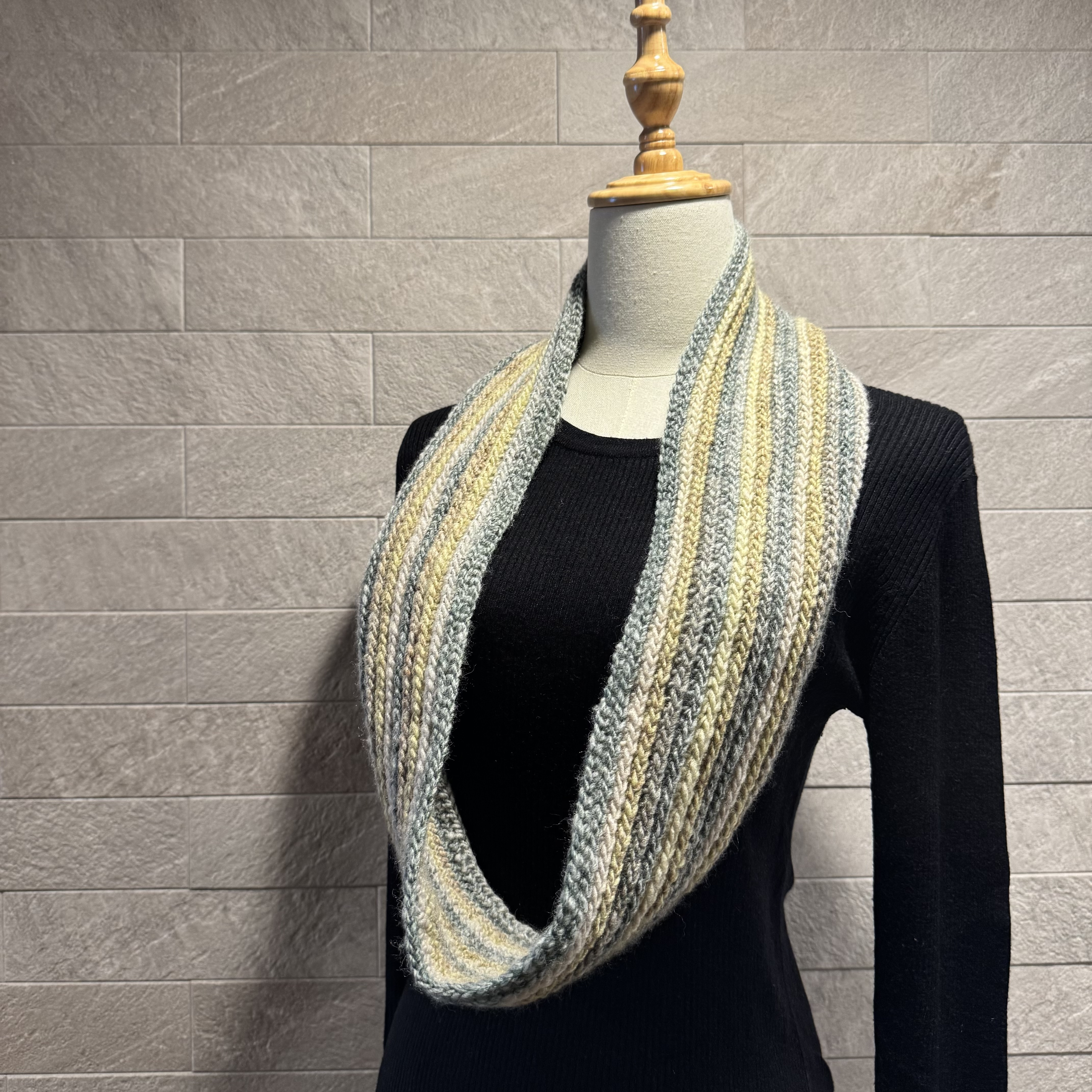 【手編み】スヌード　マフラー　男女兼用　段染め　毛糸　春色