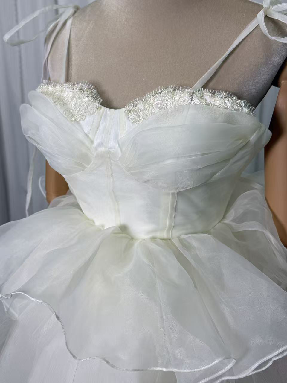 送料無料！ウェディングドレス 薄シャンパン色 キャミソール フィッシュテール 結婚式 前撮り 二次会 ミニワンピース